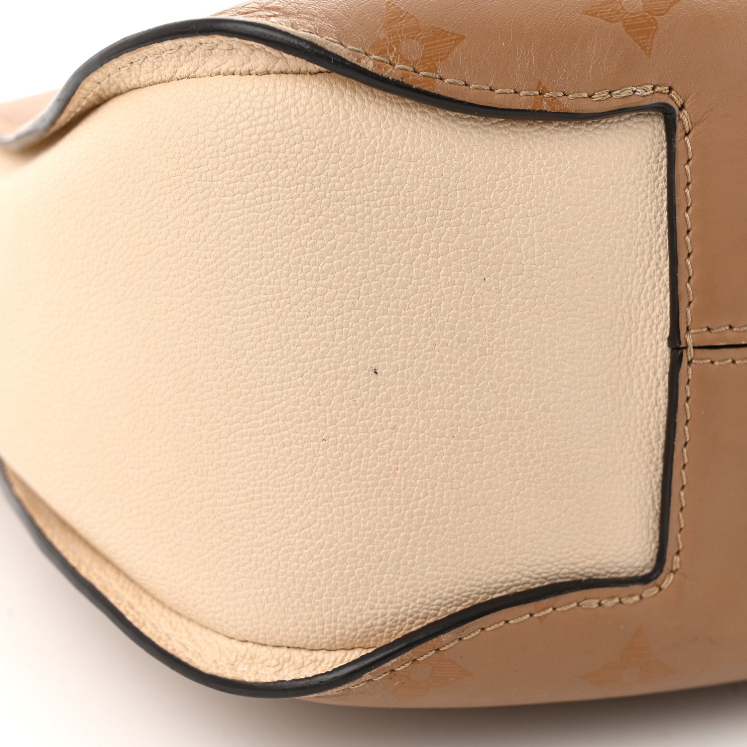 Louis Vuitton Cuir Plume Cuir Ecume Very Hobo Sesame Creme 21 of 23