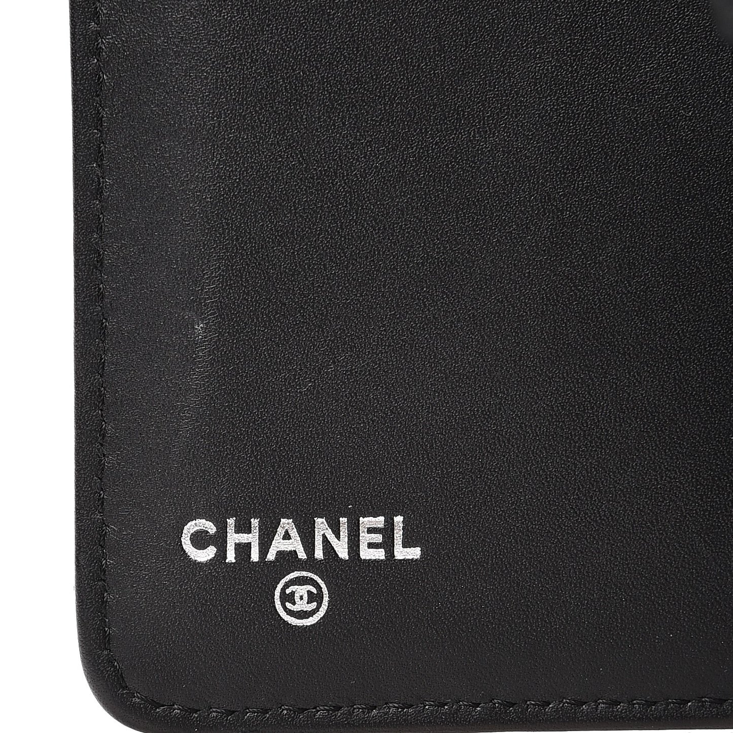 Iridescent Caviar Quilted Zipped Pocket Wallet Black