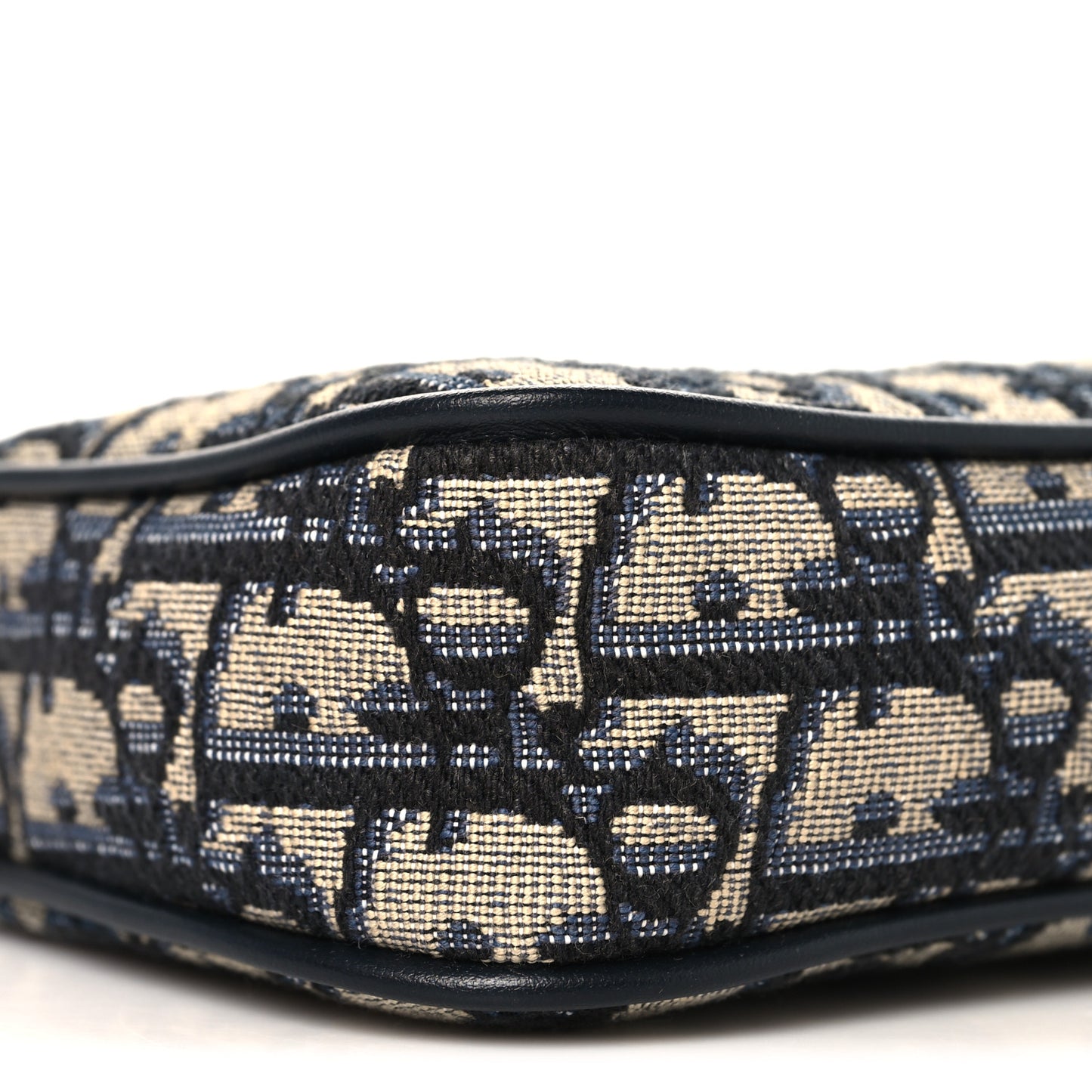 Oblique Bow Pouch With Chain Blue