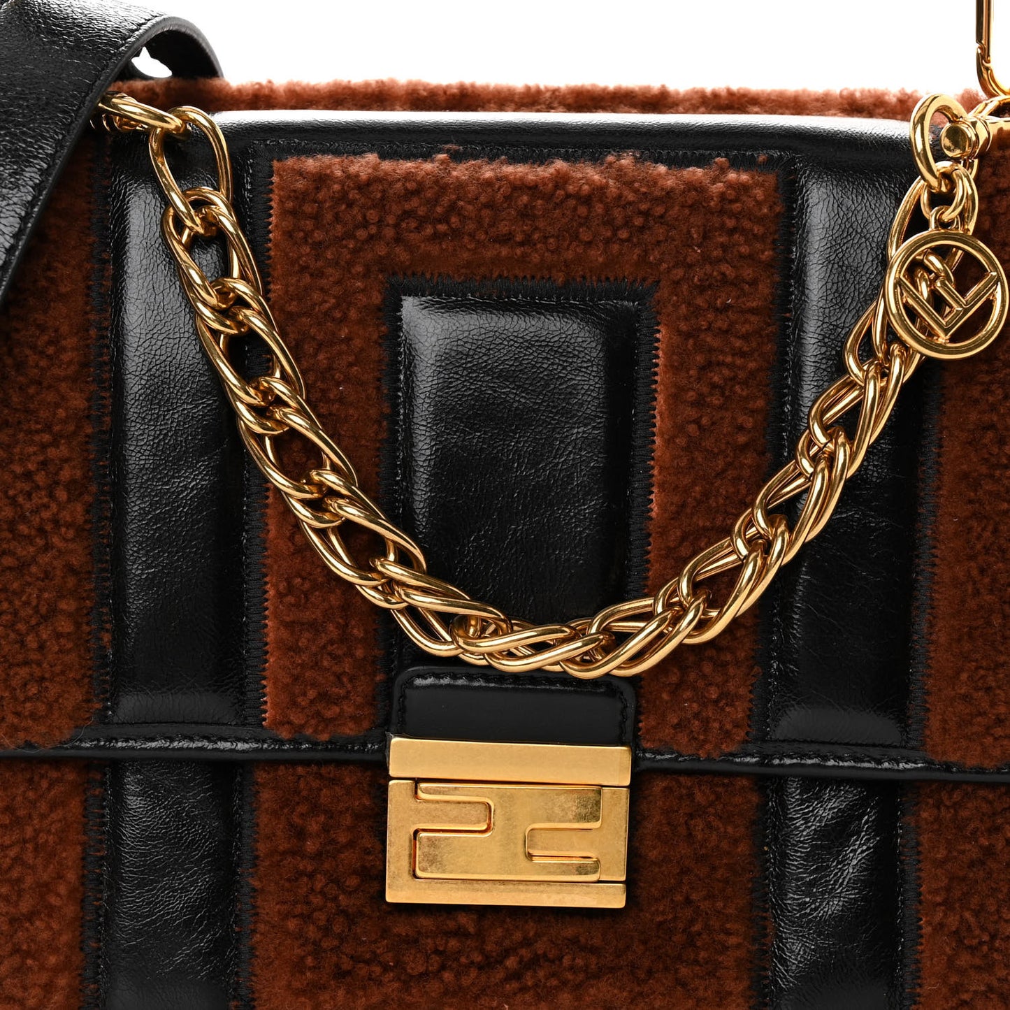 Agnello Old Shine Shearling F is Fendi Embossed Kan U Shoulder Bag Black Foresta