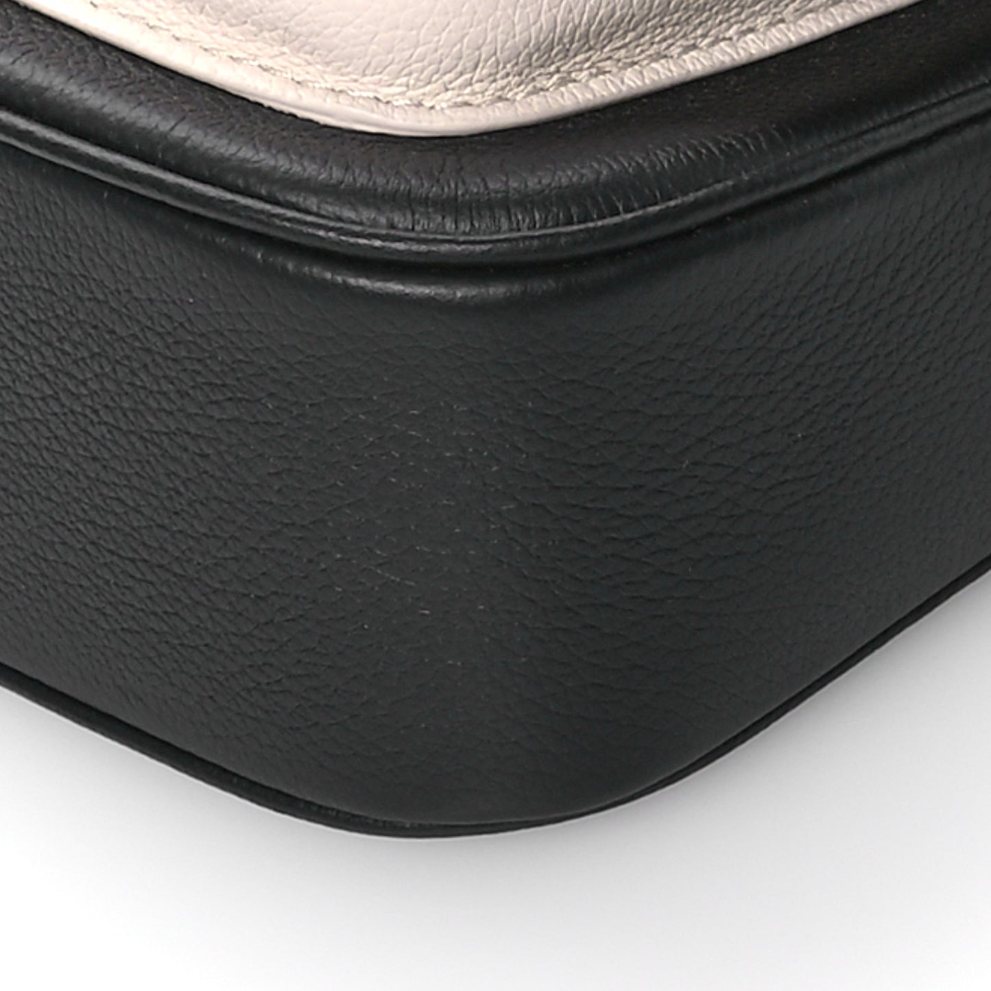 Grained Calfskin Lockme Tender Black
