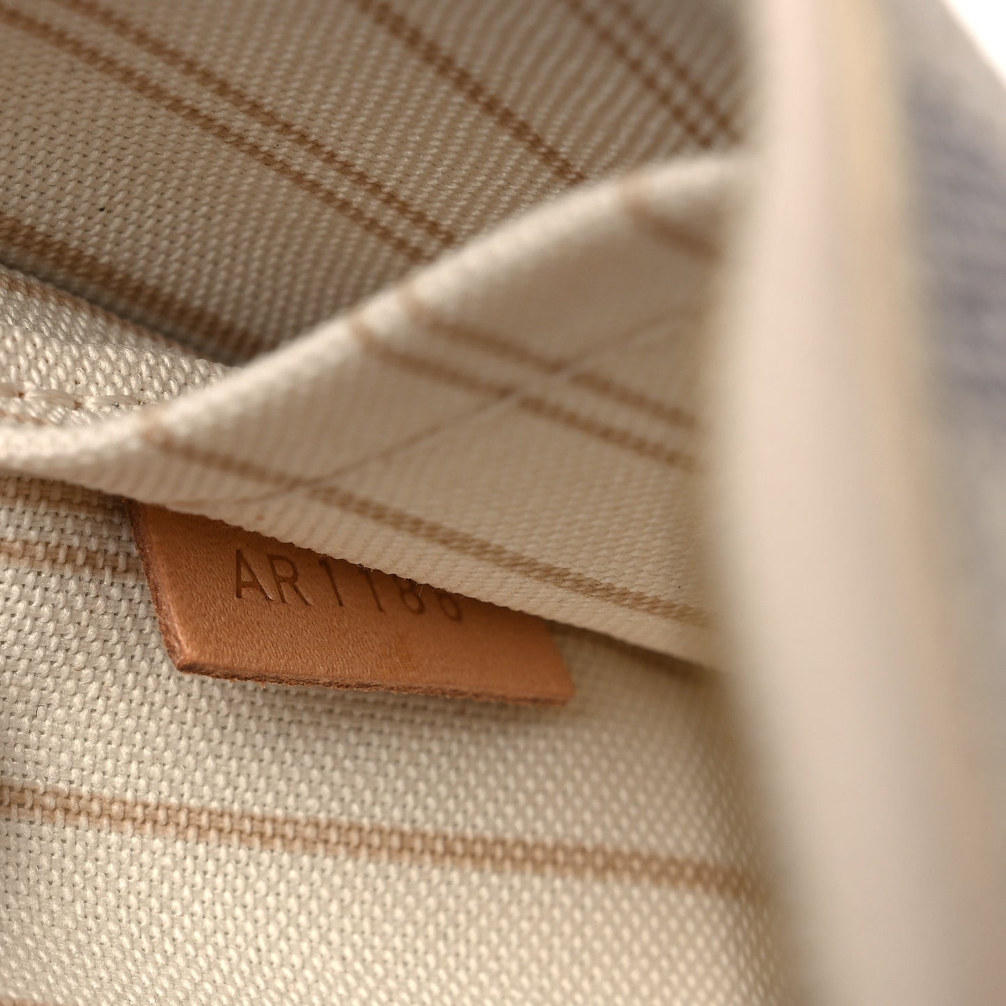 Damier Azur Neverfull PM Pochette