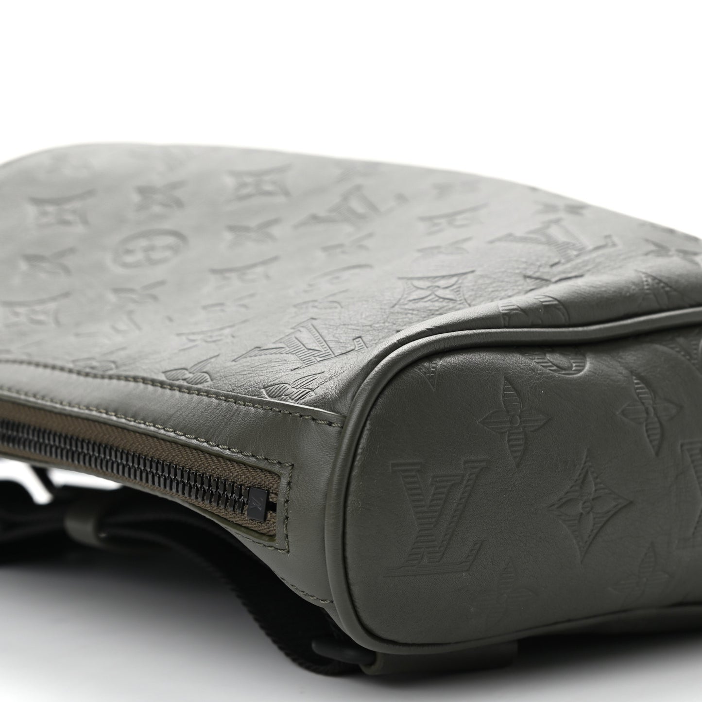 Shadow Monogram Chalk Slingbag Kaki