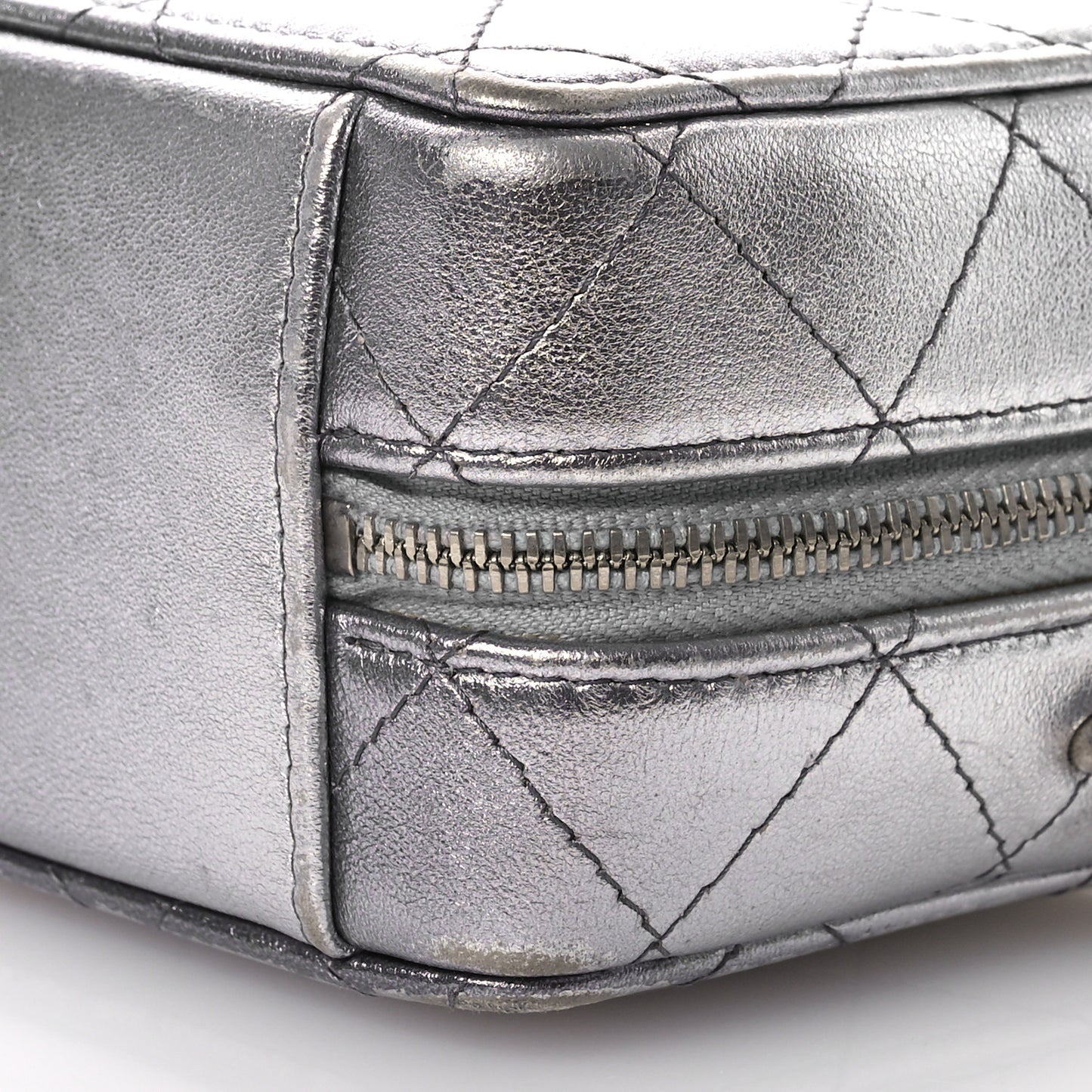 Gradient Metallic Lambskin Quilted Like A Wallet Clutch With Chain Silver Purple