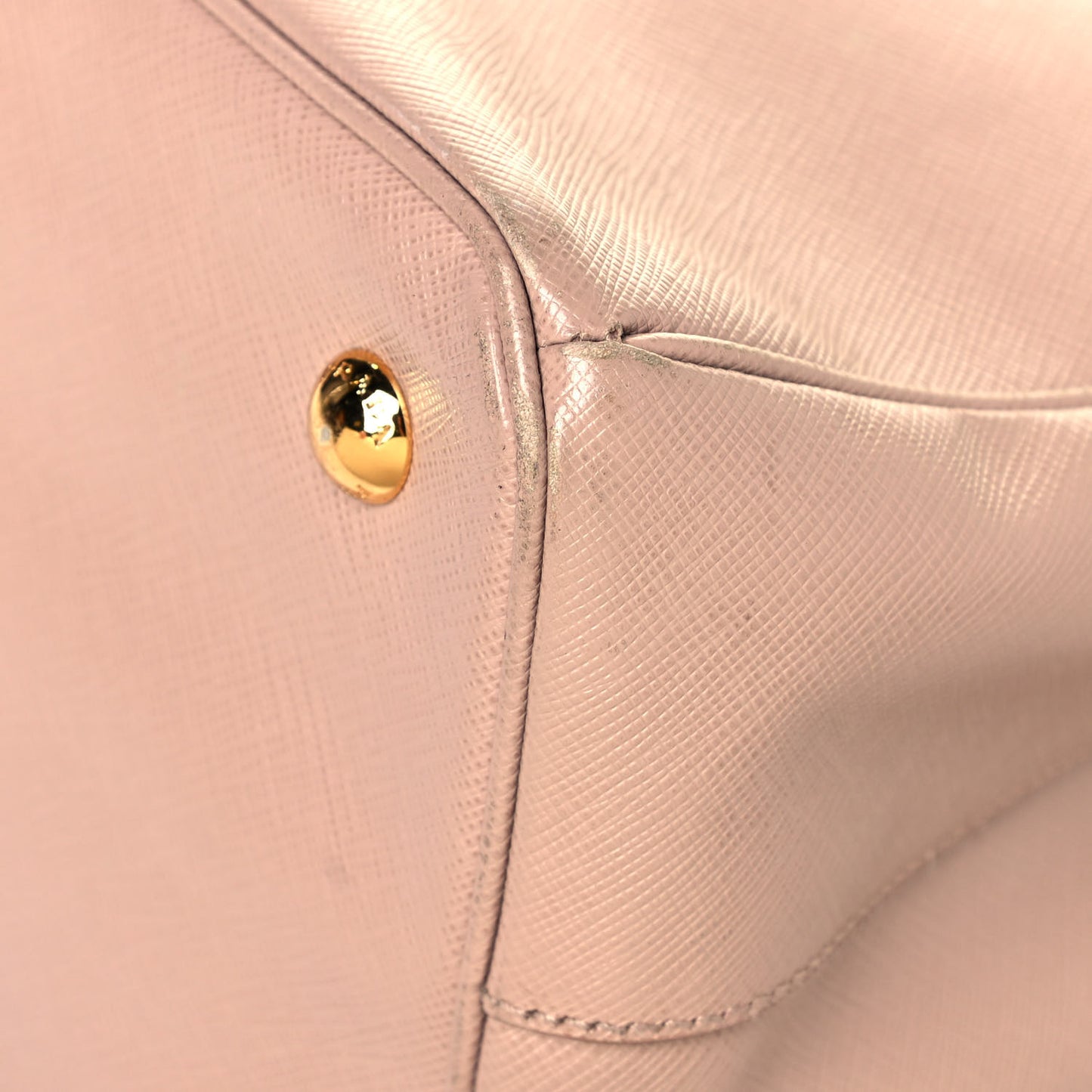 Saffiano Lux Medium Tote Cammeo