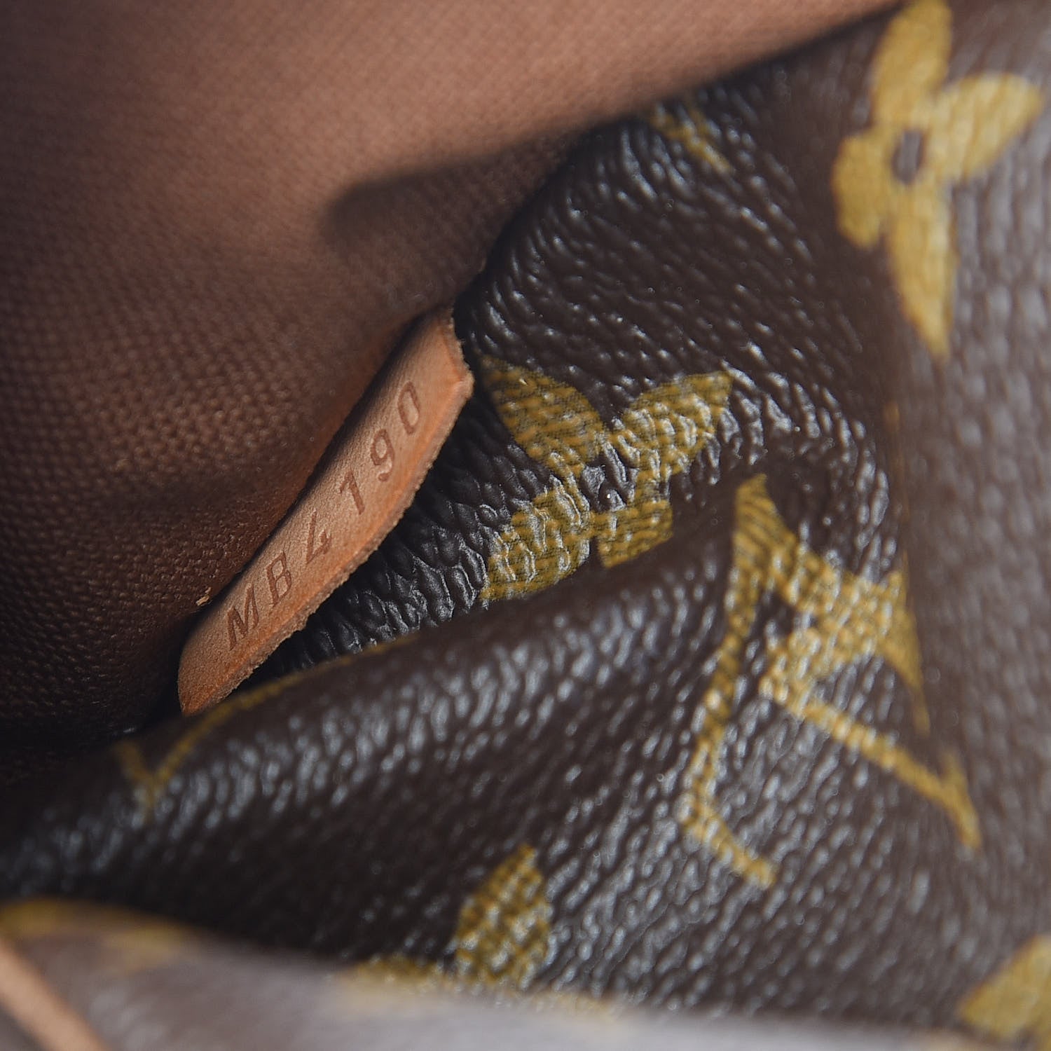 Louis Vuitton Monogram Totally MM 7 of 23