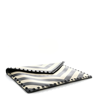 Valentino Garavani Vitello Chevron Rockstud Rolling Envelope Clutch Light Ivory Black 4 of 6