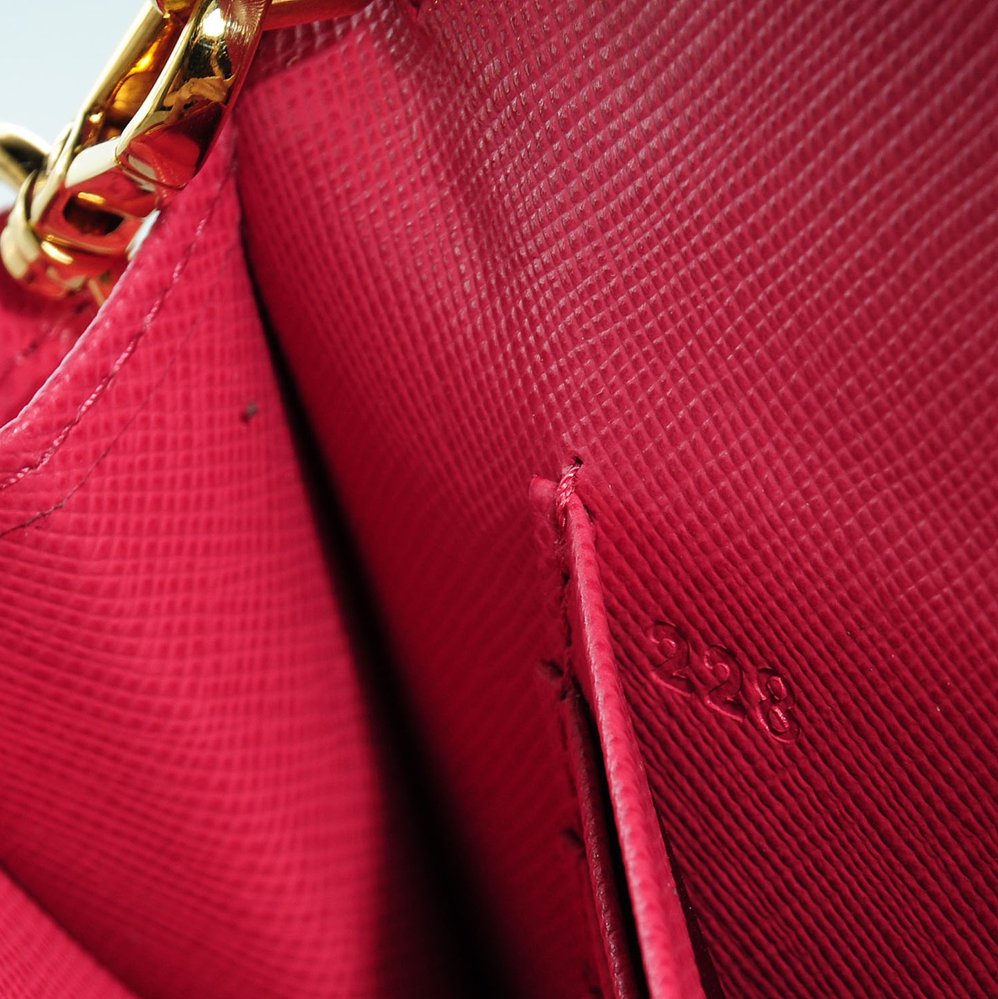 Saffiano Triangle Flap Wallet Peonia