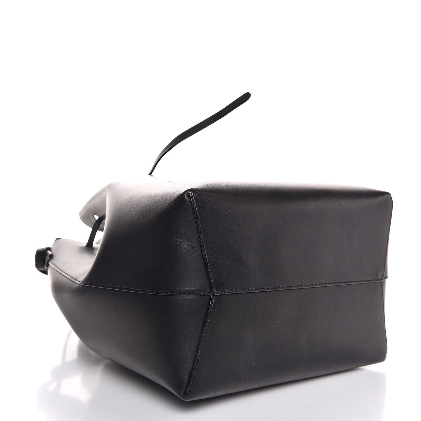Vegetable Tanned Calfskin Bucket Bag Black Flamma