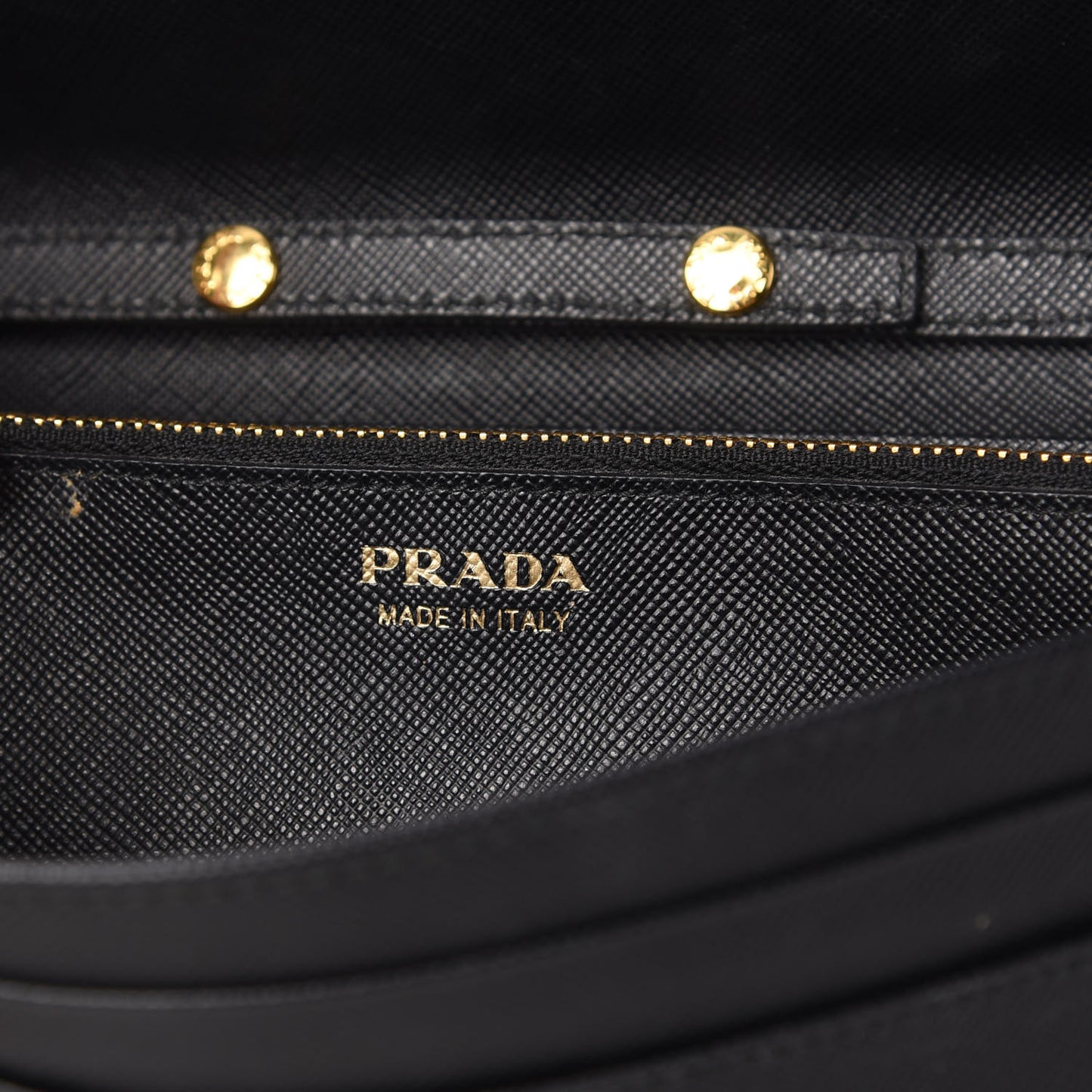 Saffiano Metal Oro Chain Wallet Black