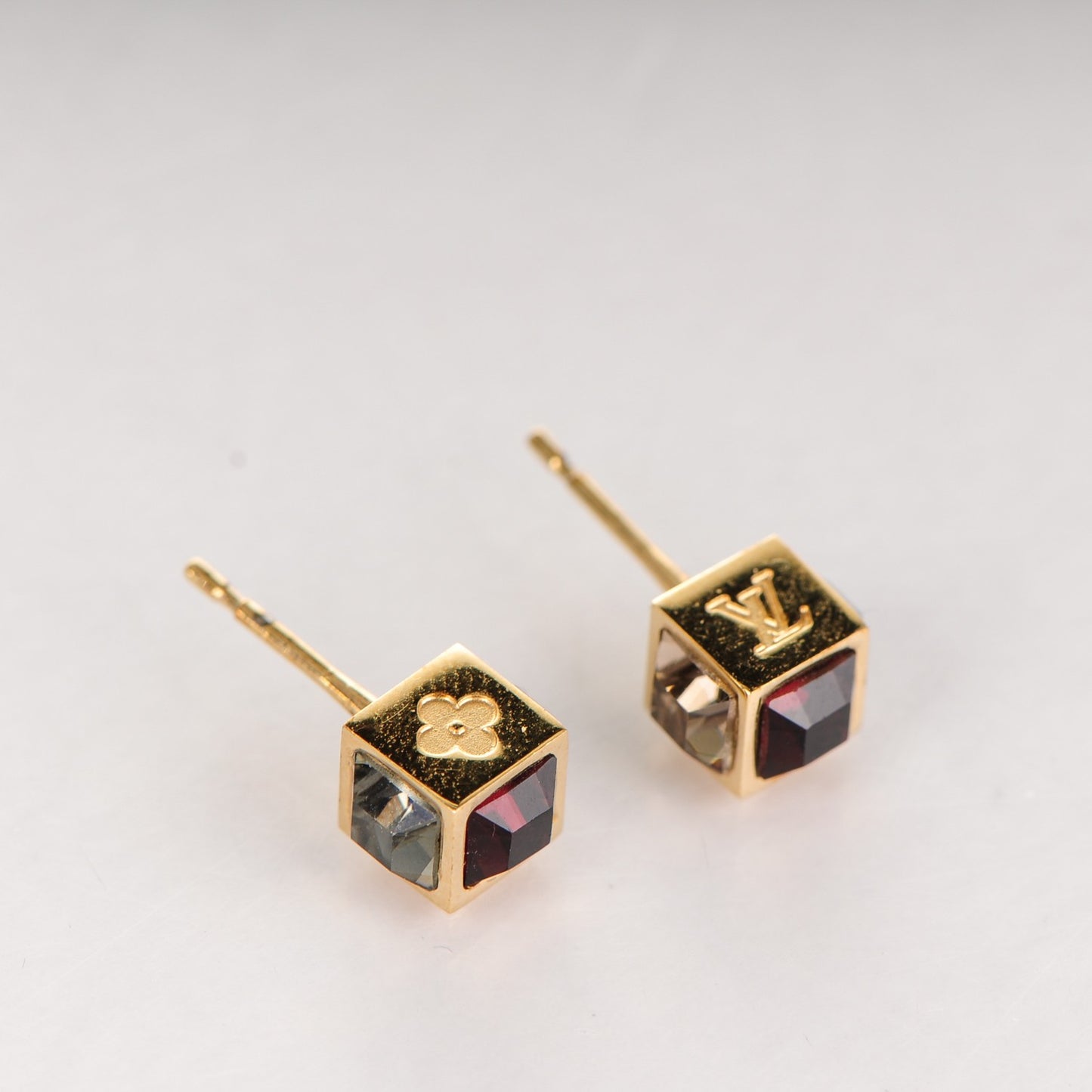 Gamble Stud Earrings Bordeaux
