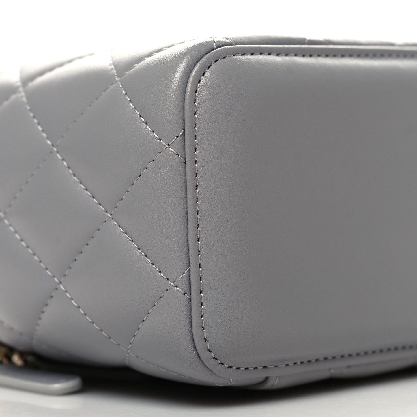 Lambskin Quilted Small Pearl Crush Vanity Case With Chain Grey