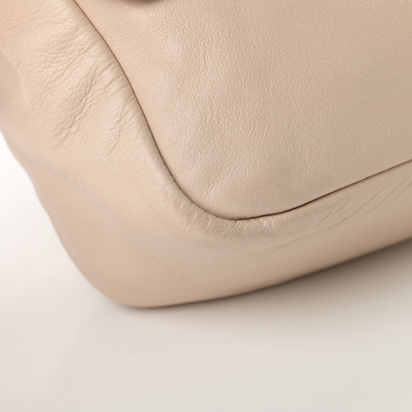 Lambskin Medium Soft and Chain Flap Beige