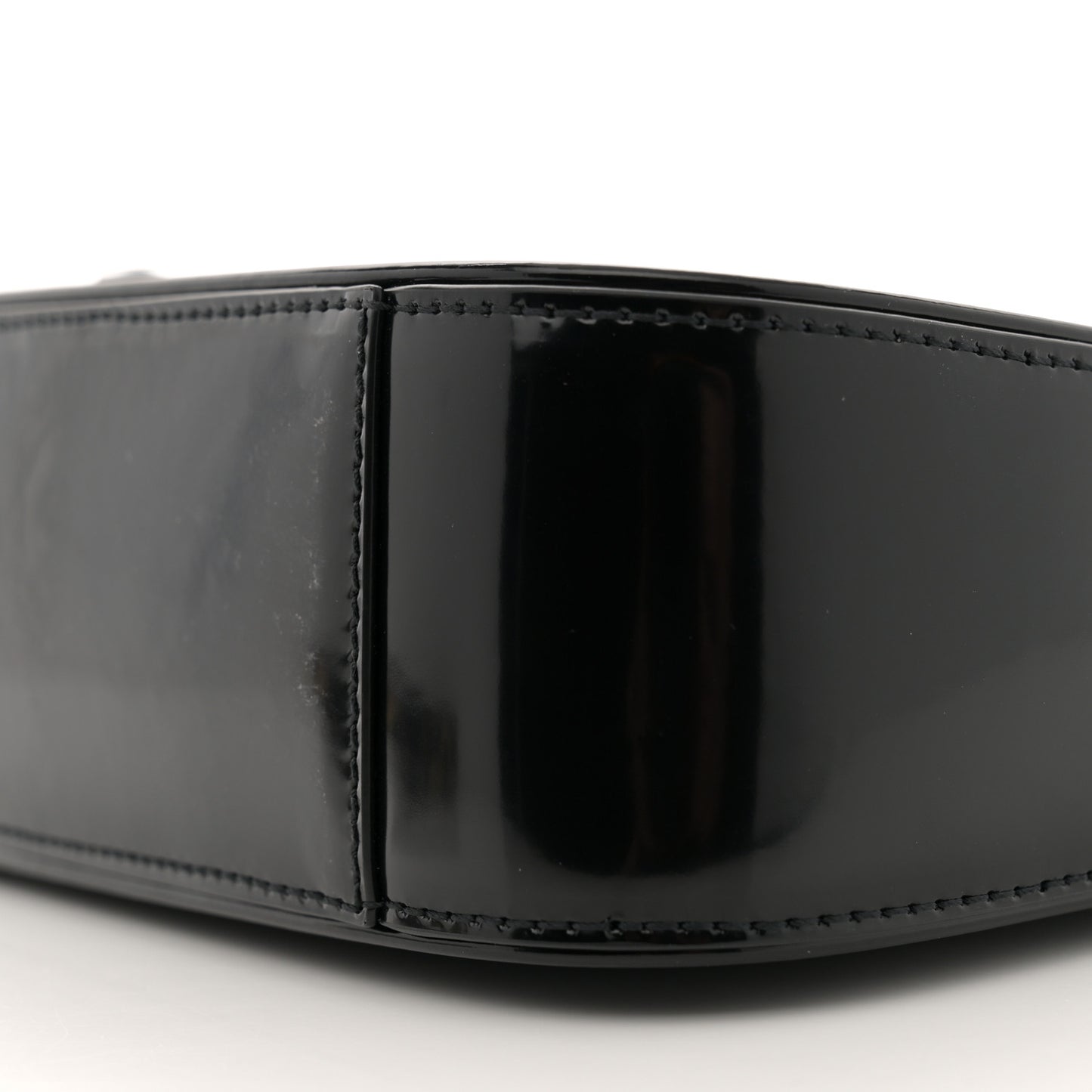 Patent Calfskin Monochrome Le 5 A 7 Hobo Black