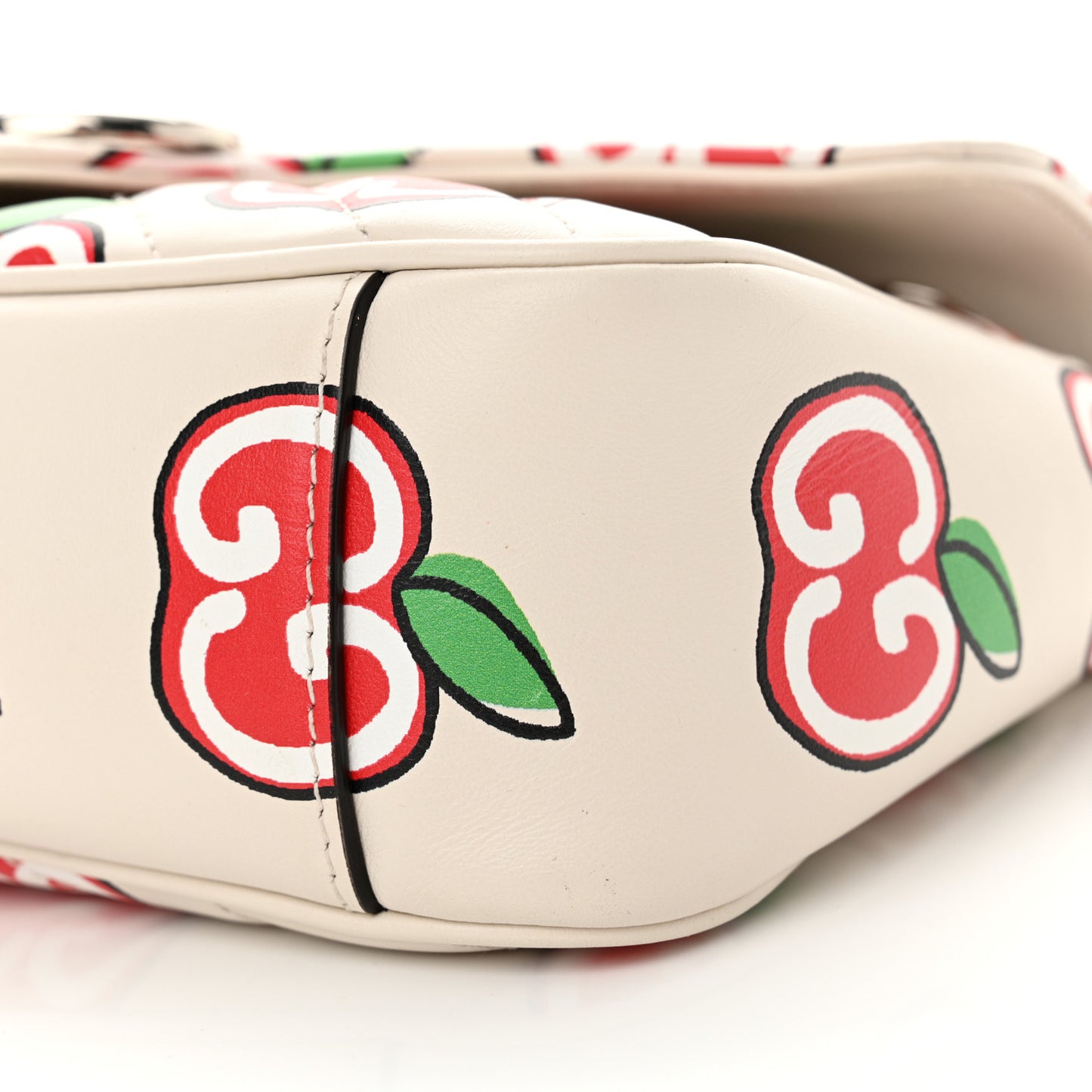 Calfskin Matelasse Diagonal GG Apple Small GG Marmont Shoulder Bag Ivory