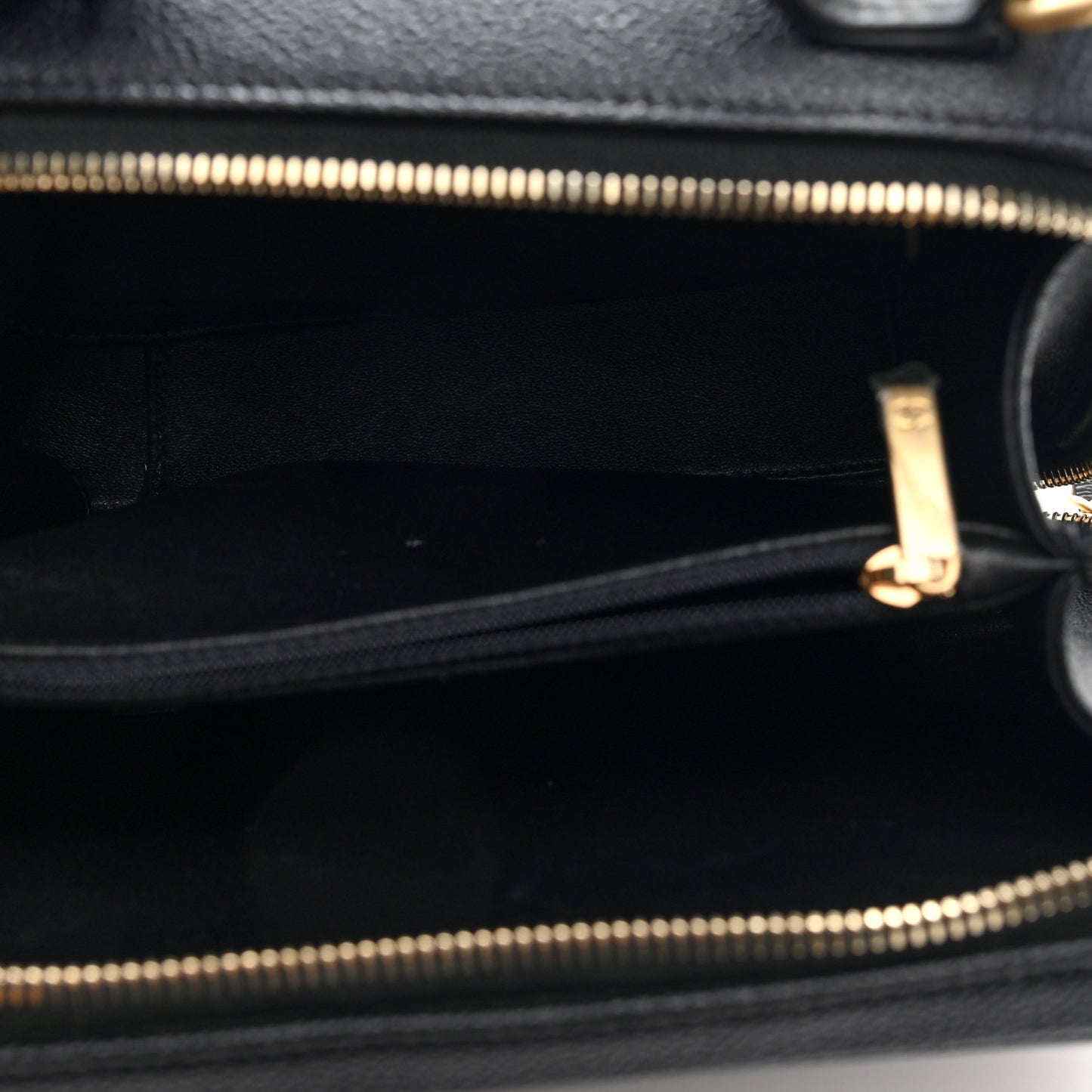 Caviar Quilted Medium CC Filigree Vanity Case Black