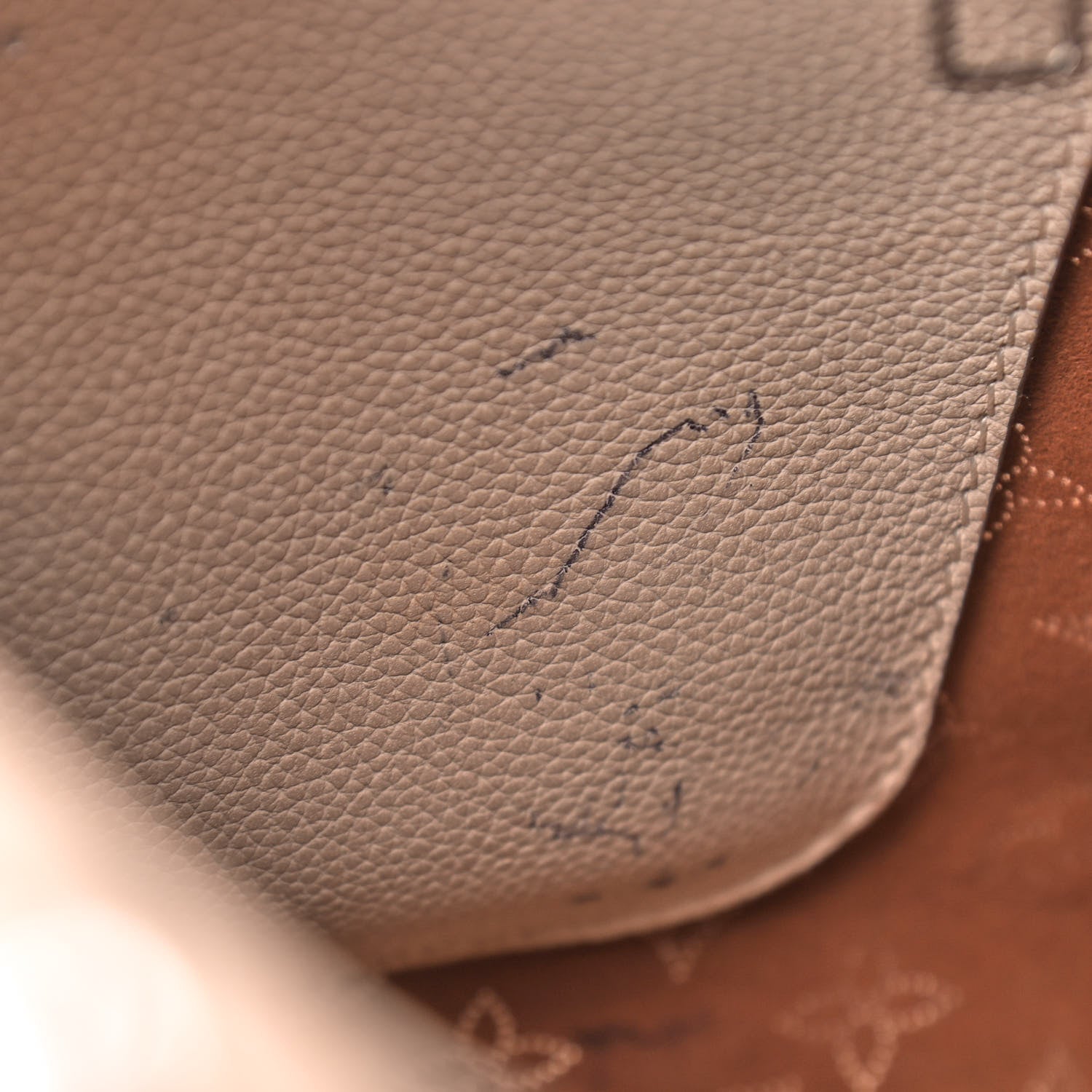 Louis Vuitton Mahina Carmel Hobo Creme 10 of 17
