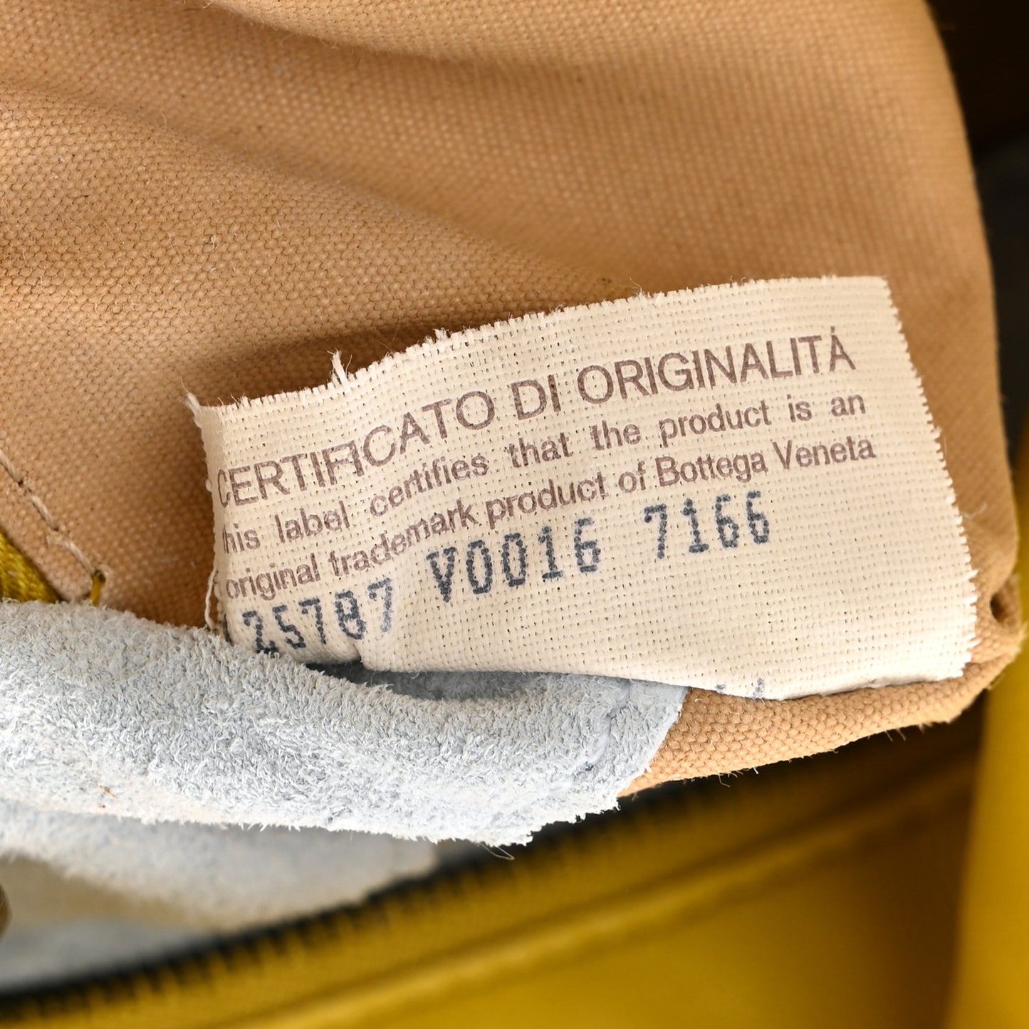 Nappa Intrecciato Medium Campana Buttercup