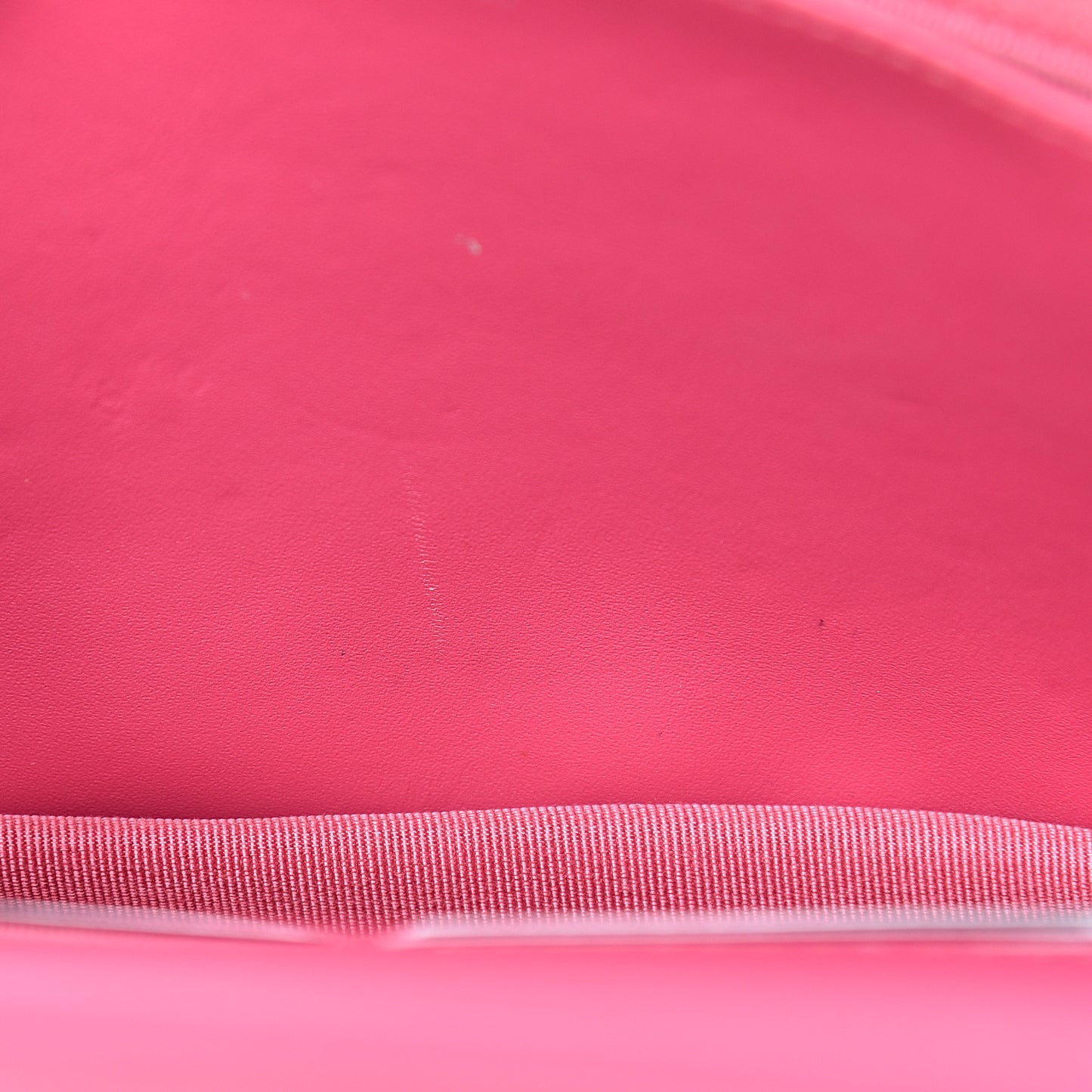 Patent Quilted Wallet On Chain WOC Fuchsia