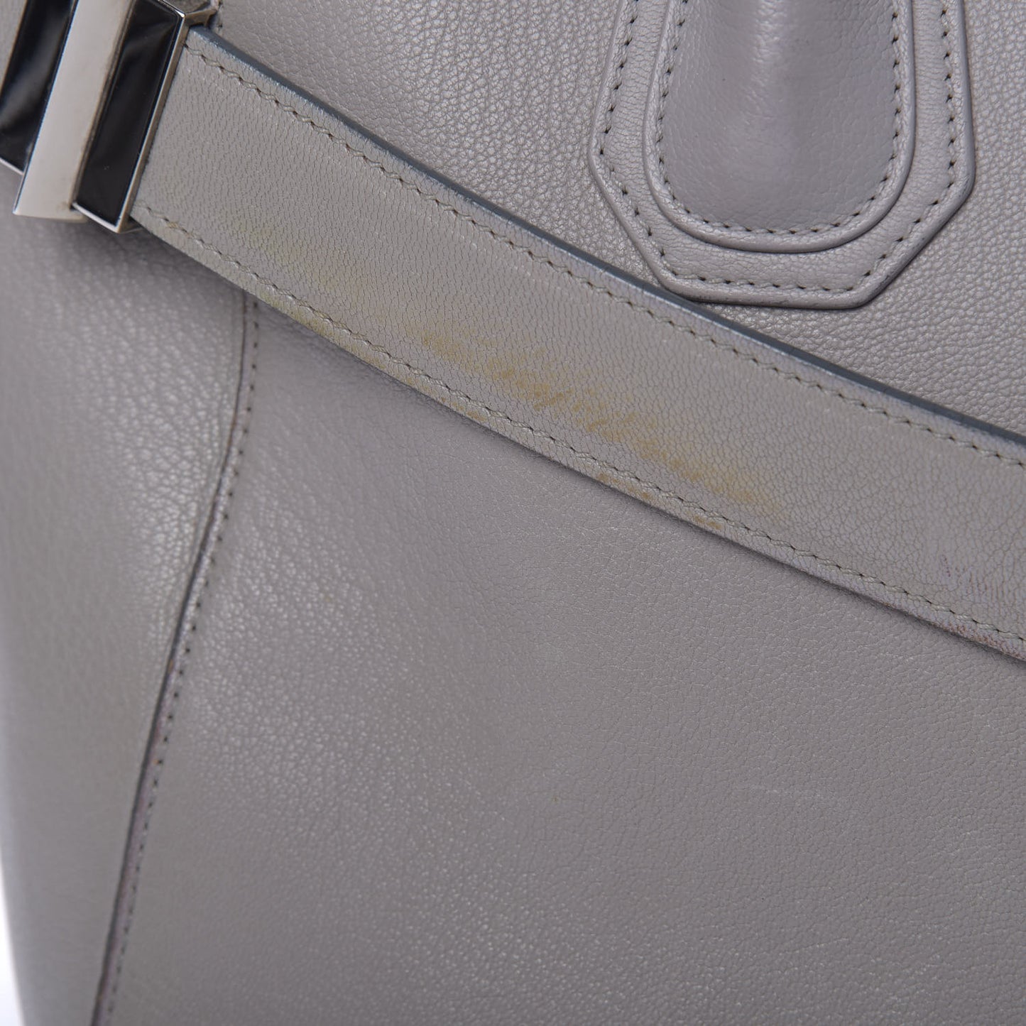 Sugar Goatskin Medium Antigona Pearl Grey