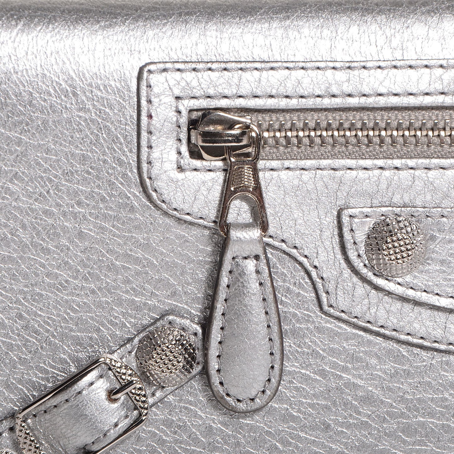 Agneau Giant 12 Silver Hardware Money Wallet Gris Aluminum