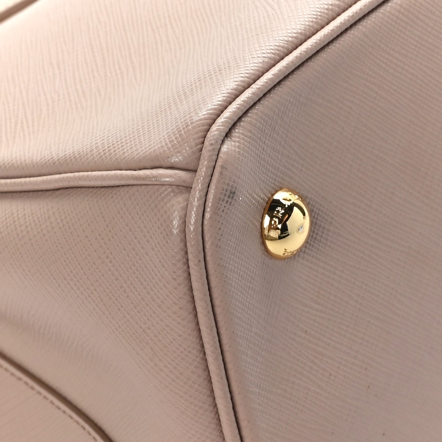 Saffiano Lux Medium Tote Cammeo