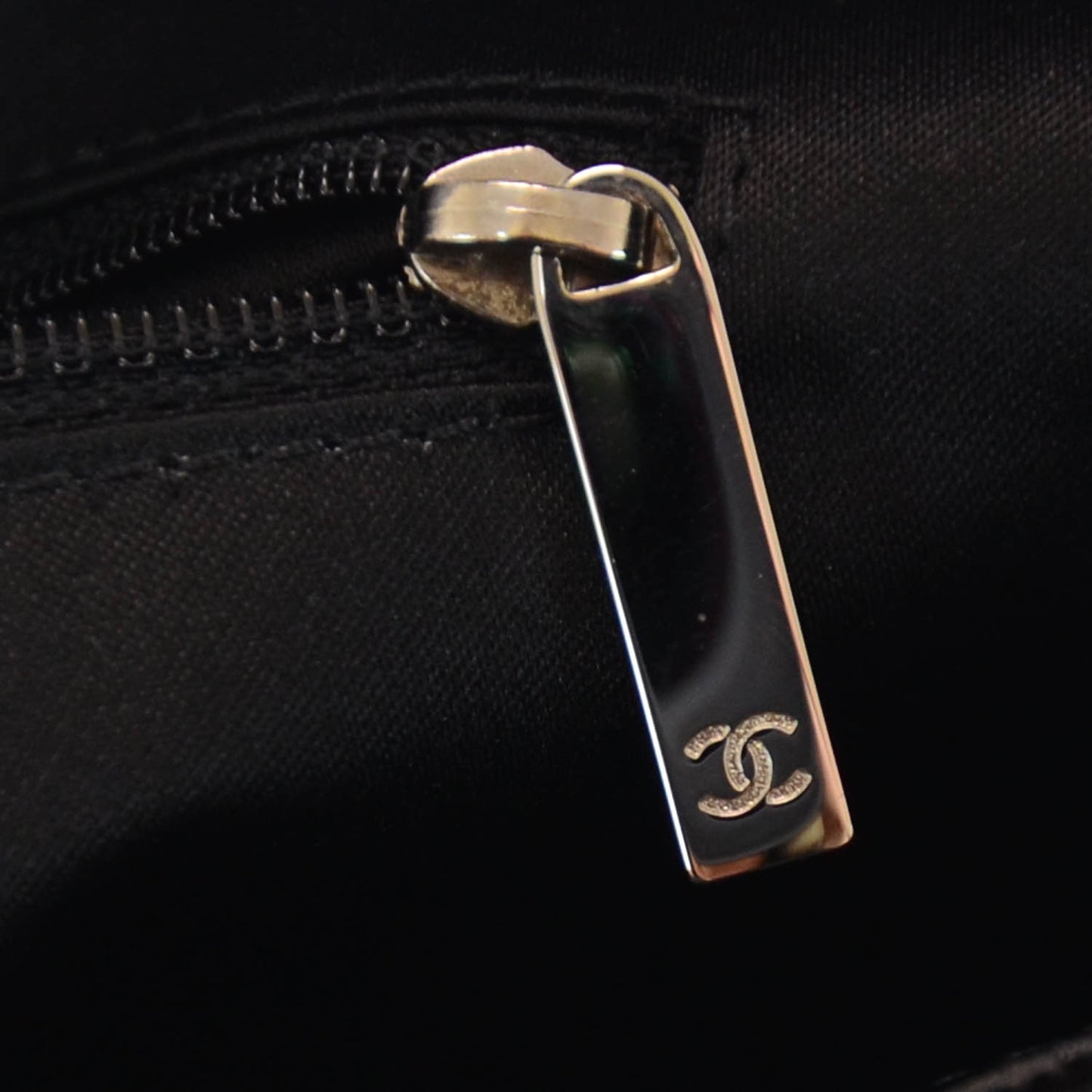 Caviar XL Grand Shopping Tote GST Black