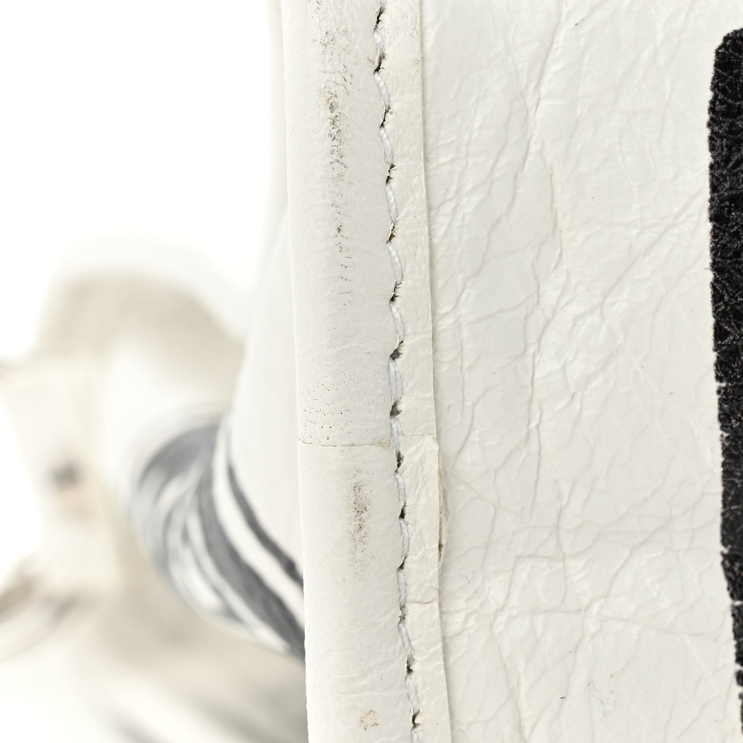 Agneau Graffiti All Over Classic Silver Hardware S City White Black