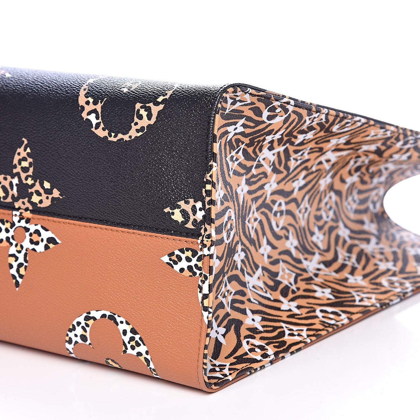 Monogram Giant Jungle Onthego GM Black