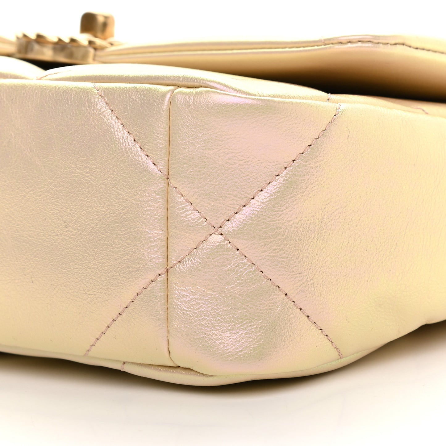Iridescent Lambskin Quilted Medium Chanel 19 Flap Pink