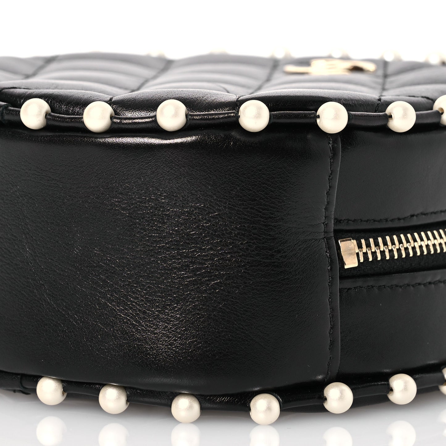 Calfskin Quilted Pearl Round Clutch With Chain Black