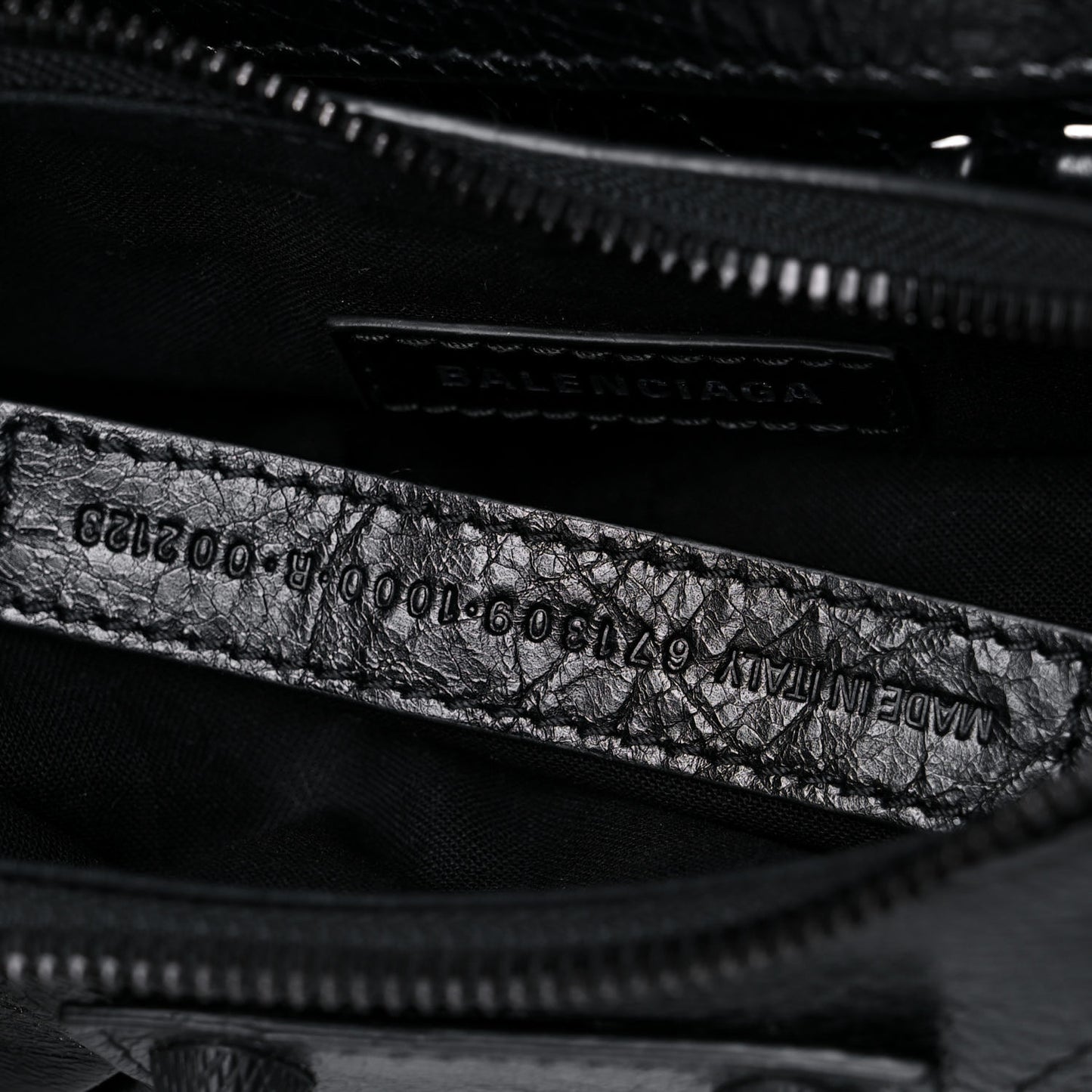 Agneau Arena Monochrome Le Cagole Shoulder Bag XS Black