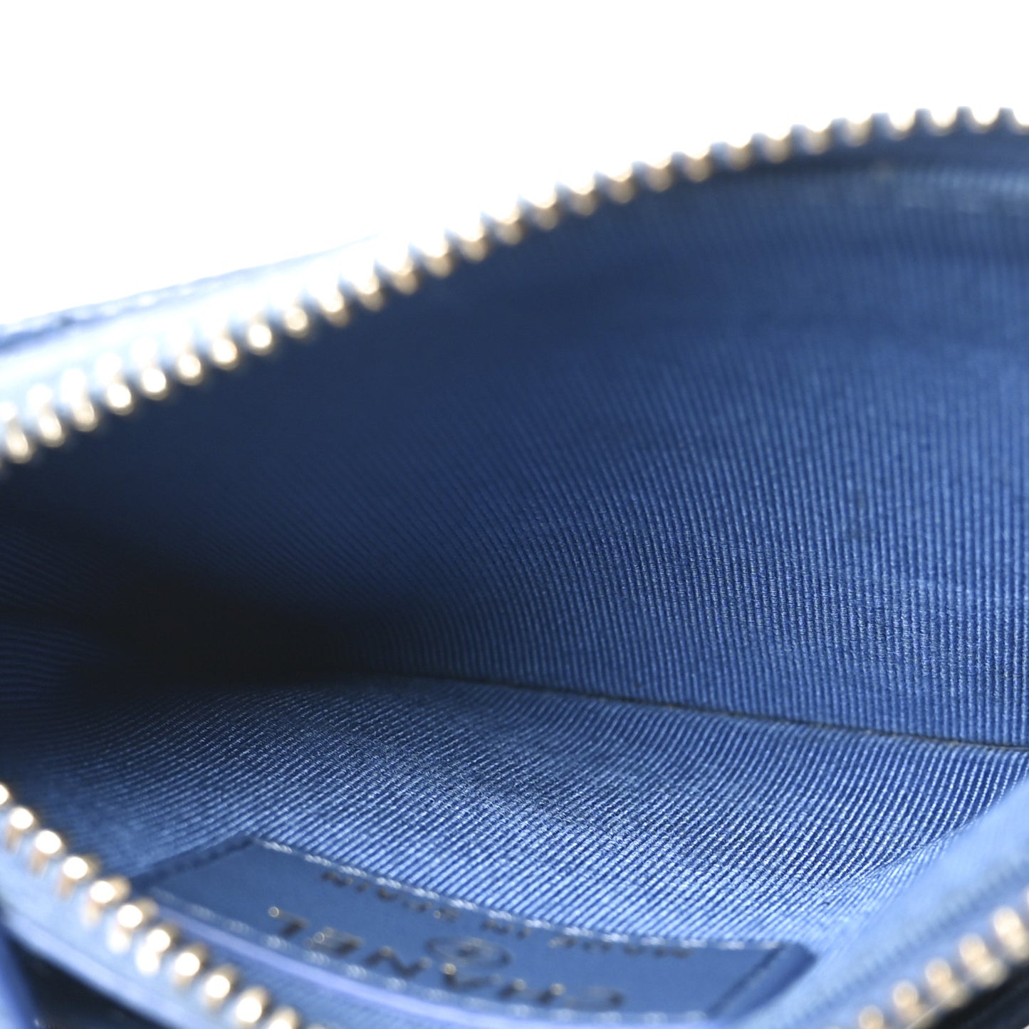 Caviar Quilted CC Zip Card Holder Blue