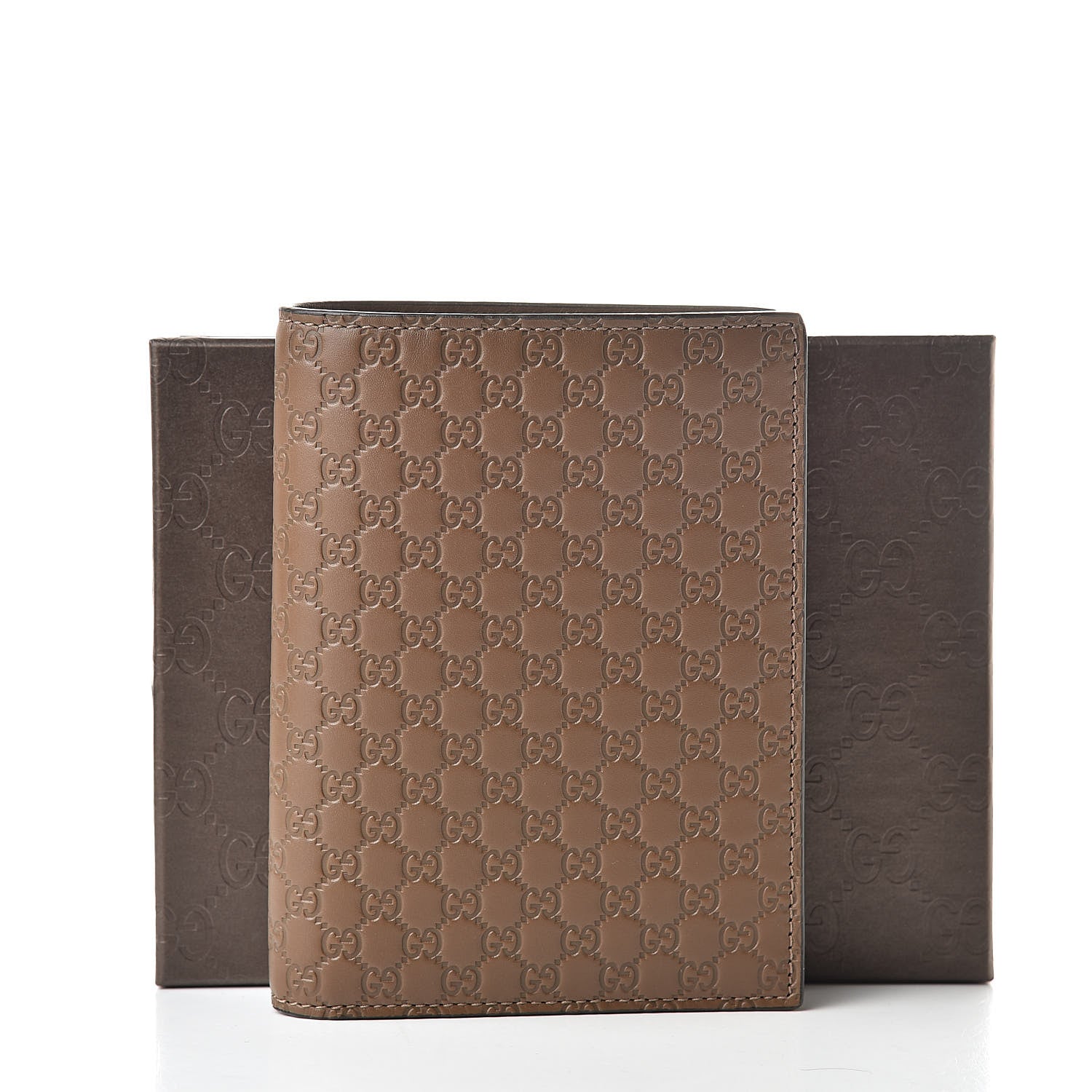Gucci Microguccissima Passport Case Acero 8 of 8