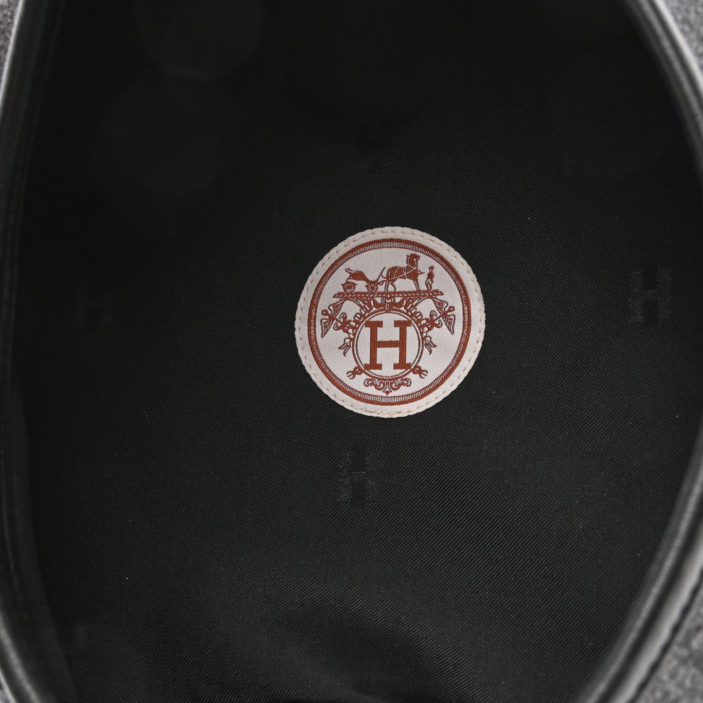 Cashmere Lambskin Saint-Honore Charms Beret 57 Charbon