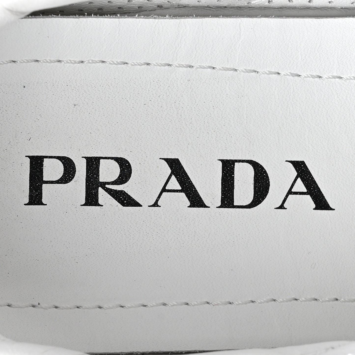 Re-Nylon Piuma Metal Triangle Logo Quilted 45mm Sneakers 40 Alabastro
