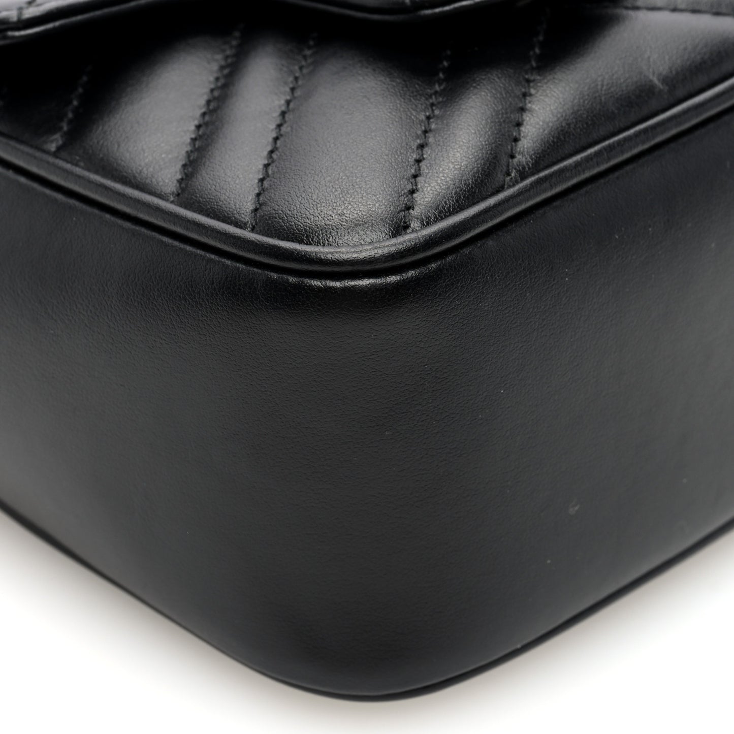 Calfskin Matelasse Monochrome GG Marmont Chain Mini Belt Bag Black