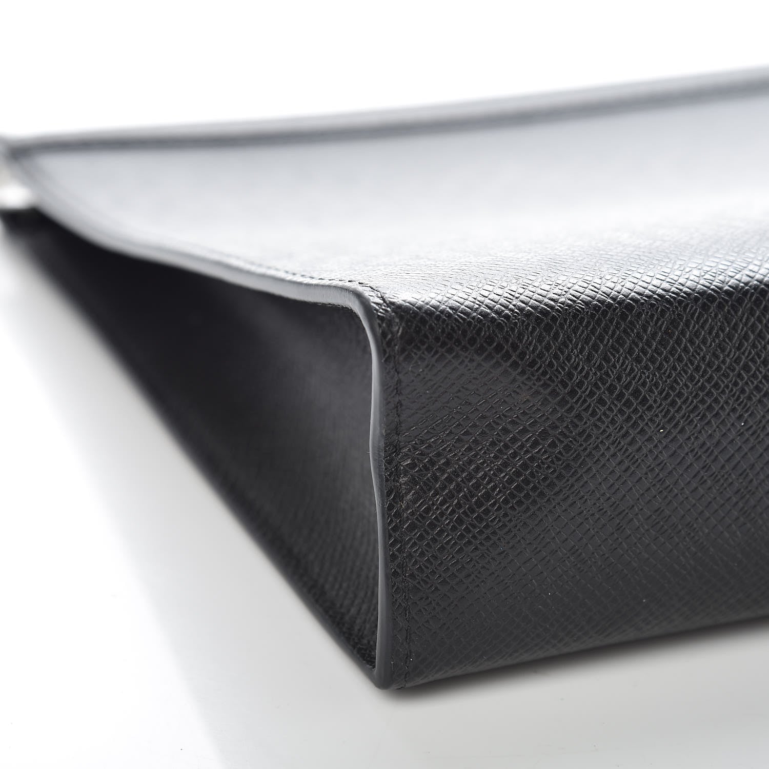 Louis Vuitton Taiga Pochette Voyage MM Black 7 of 8