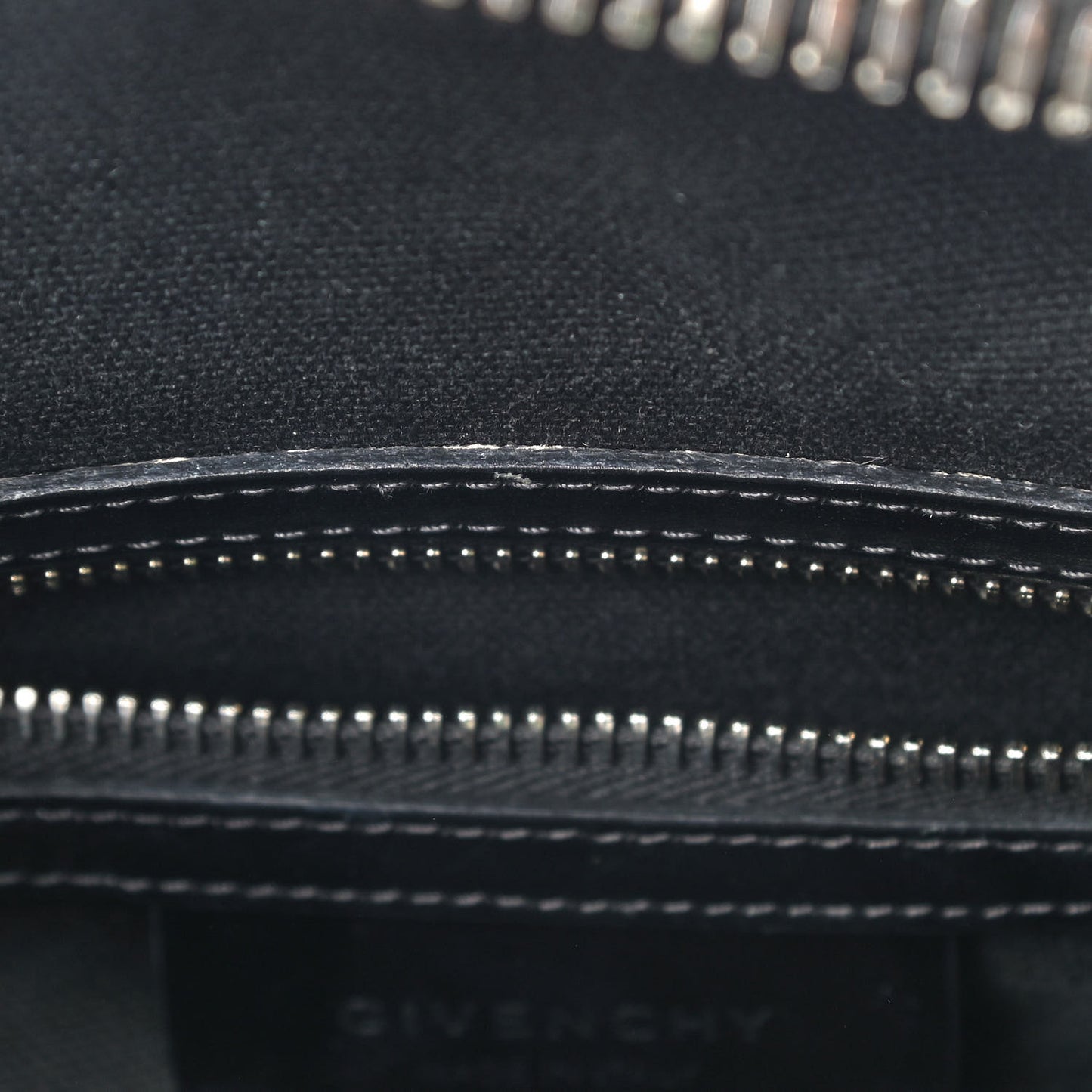 Shiny Lord Calfskin Small Antigona Black