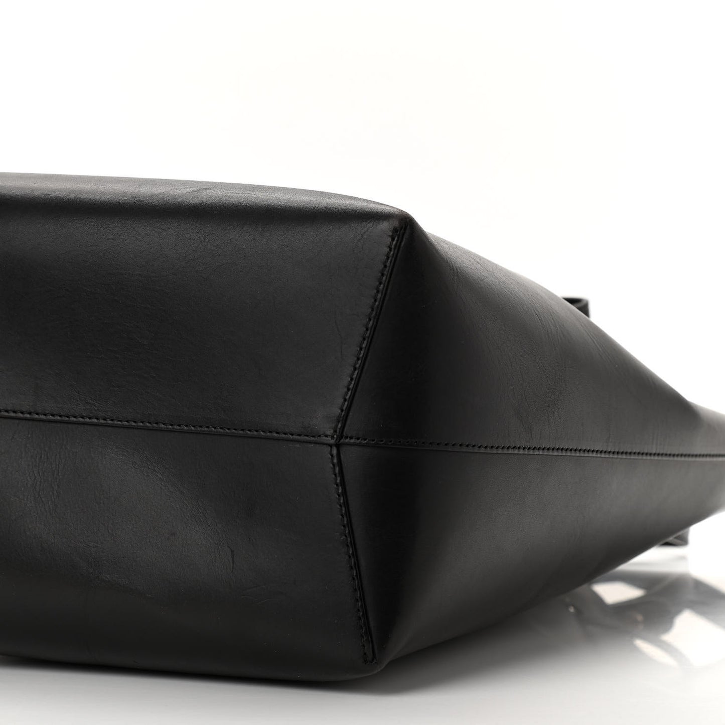 Vegetable Tanned Calfskin Bucket Bag Black Flamma