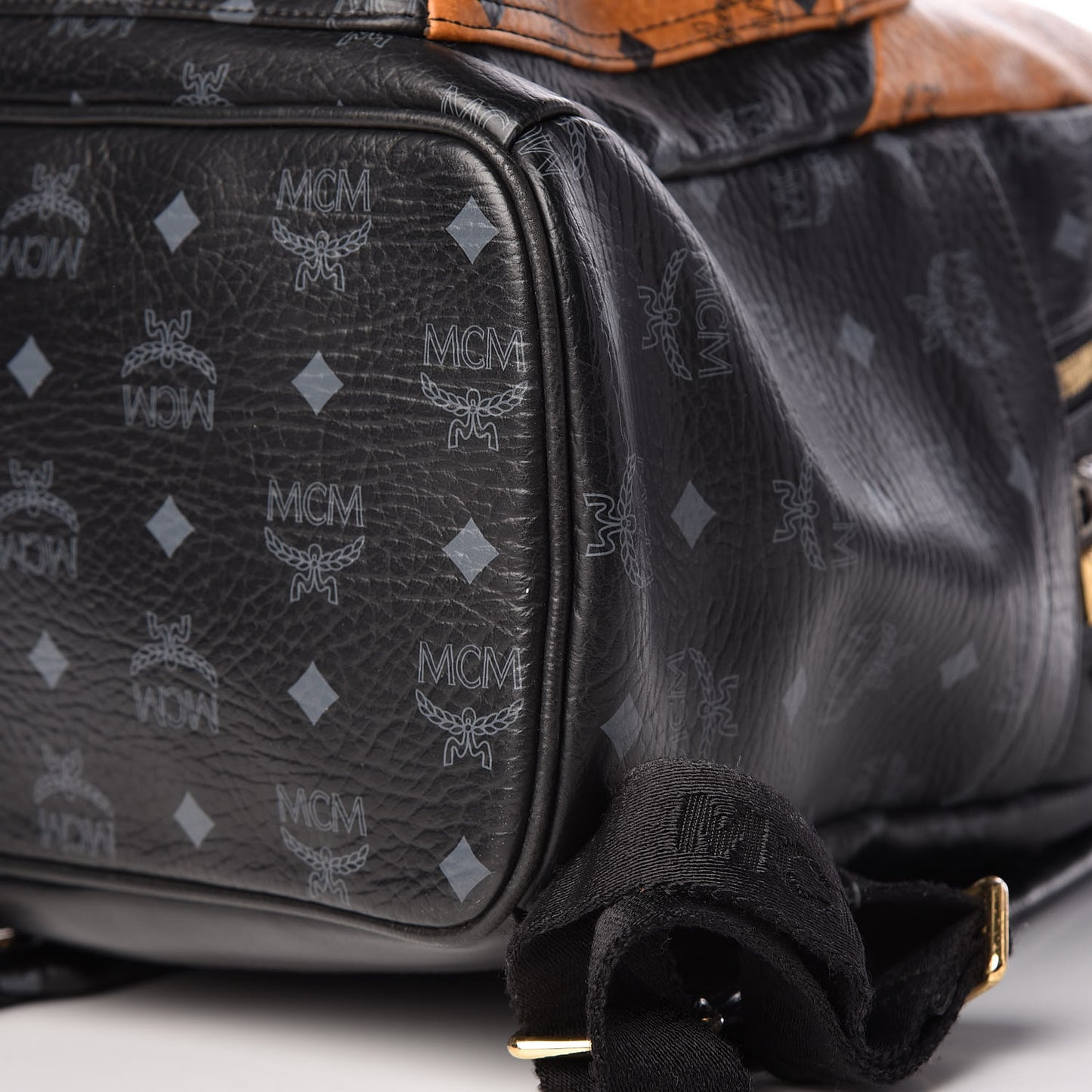 Visetos Bi-Color Studded Medium Backpack Black Cognac