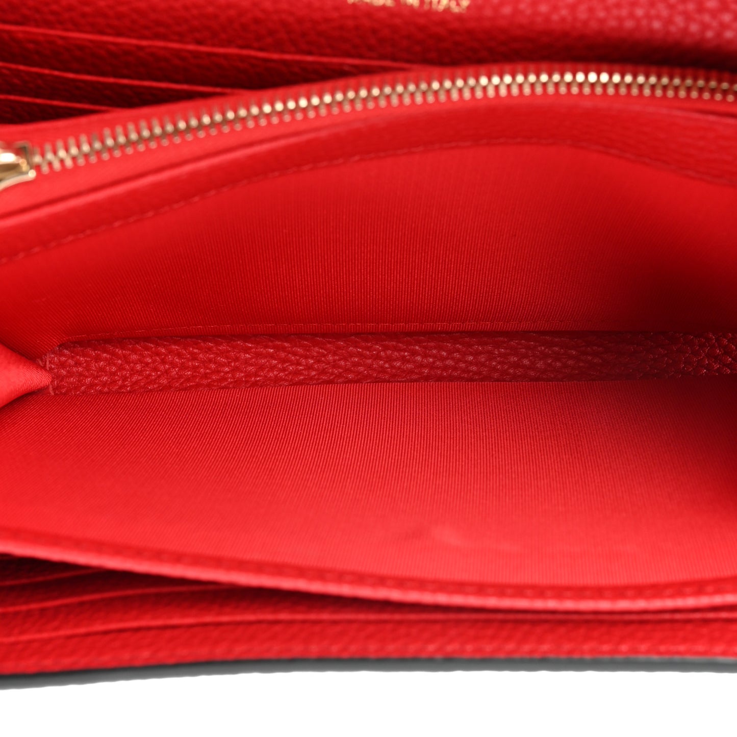 Pebbled Calfskin Rockstud Envelope Wallet on Chain Rouge Pur