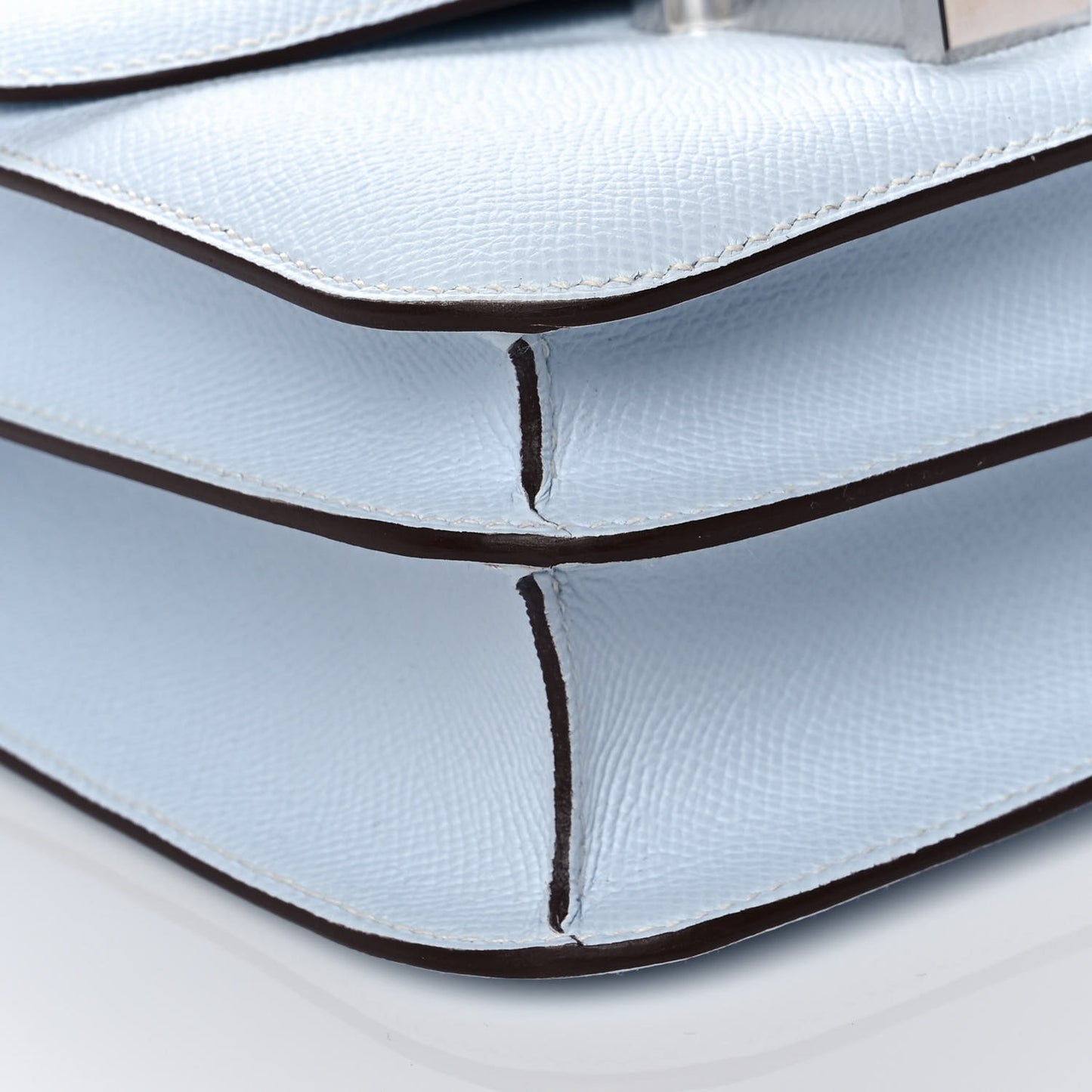 Epsom Constance 24 Bleu Brume