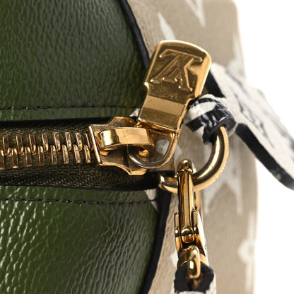 Louis Vuitton Monogram Giant Beach Pouch Kaki 10 of 12