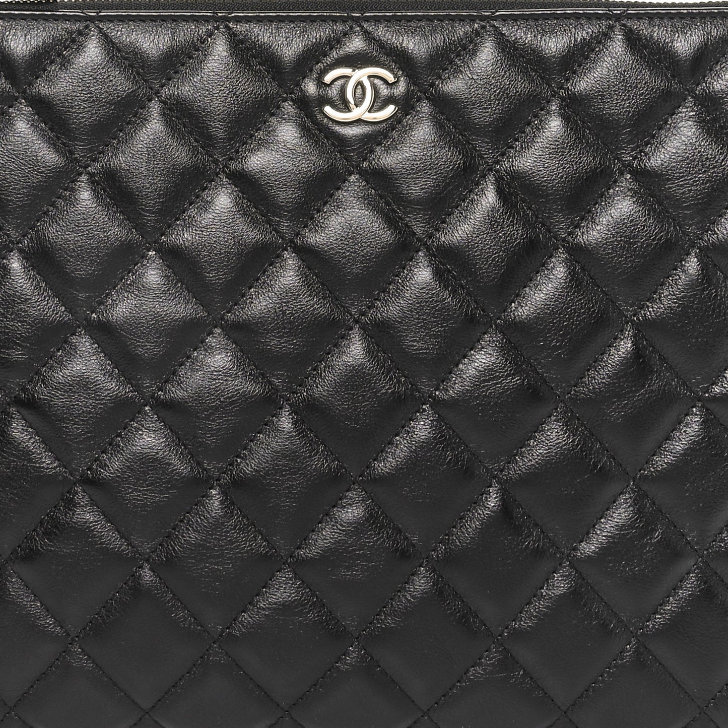 Calfskin Quilted Pearl Medium Cosmetic Case Black