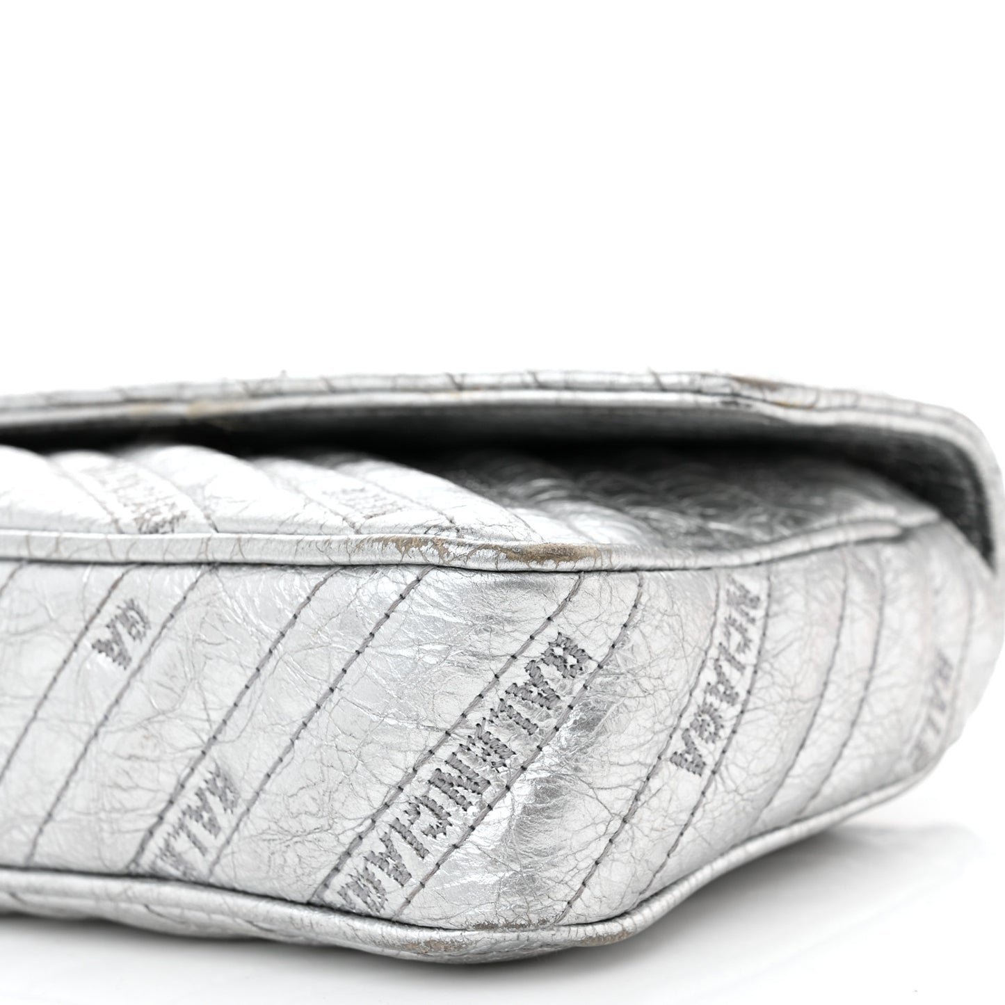 Metallic Arena Calfskin Logo Matelasse BB Chain Wallet Argent