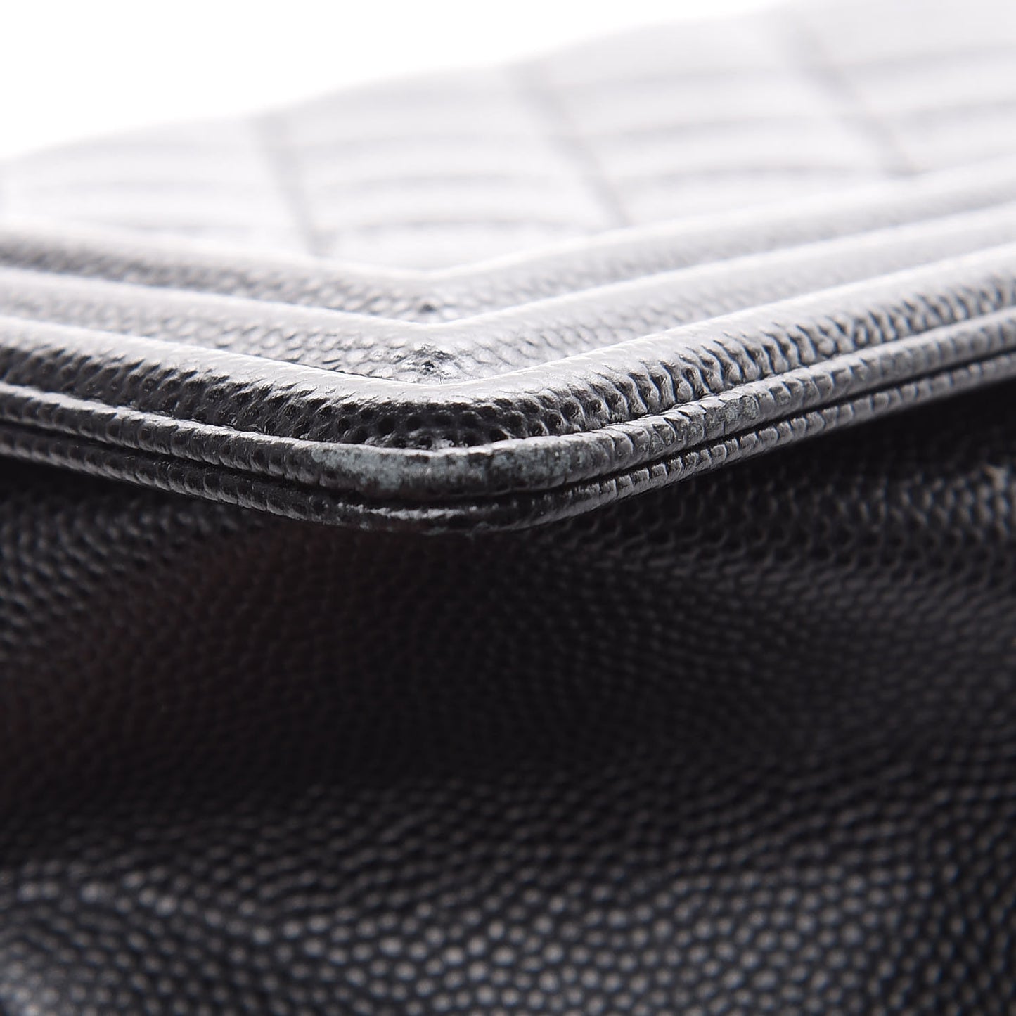 Caviar Quilted Medium Boy Flap Black