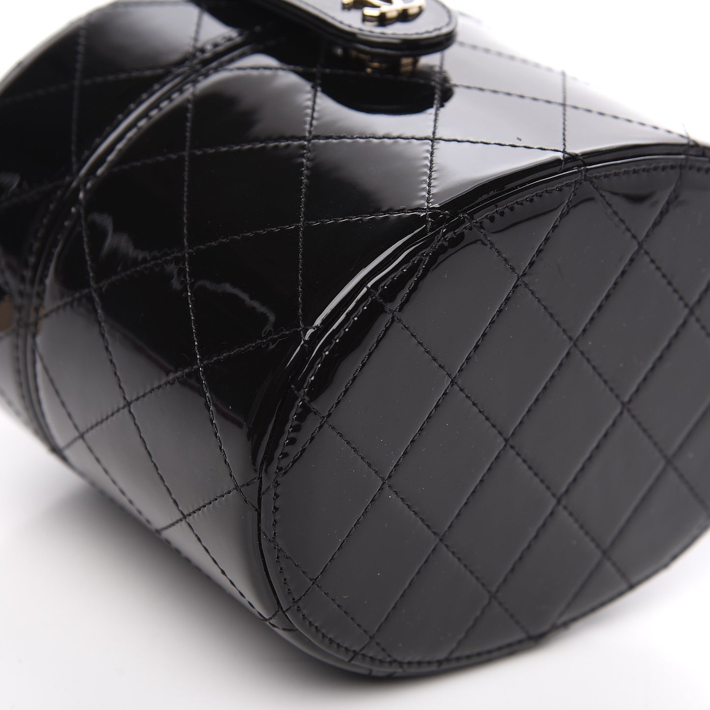 Patent Quilted Round Clutch With Chain Black