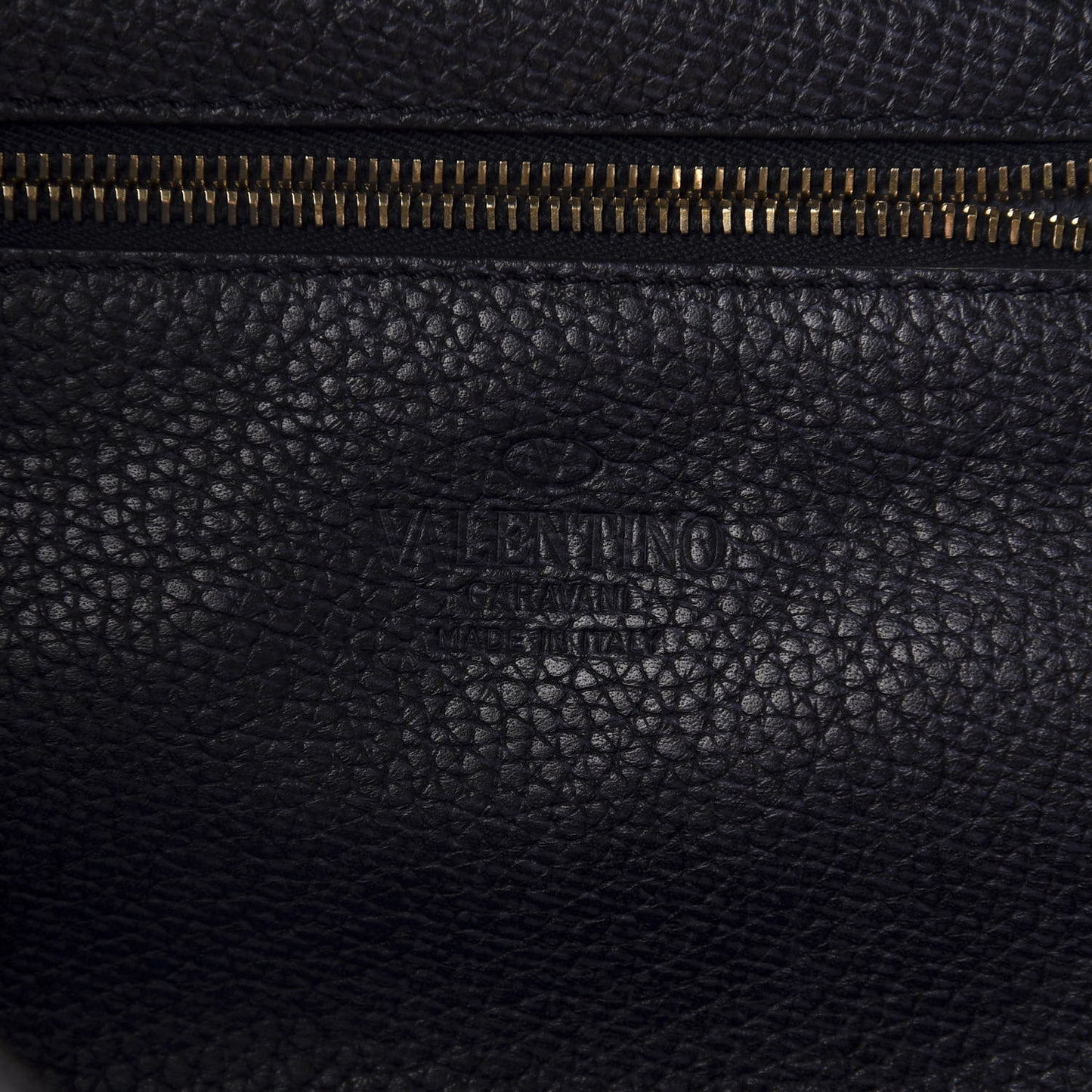 Pebbled Calfskin Small Rockstud Tote Marine