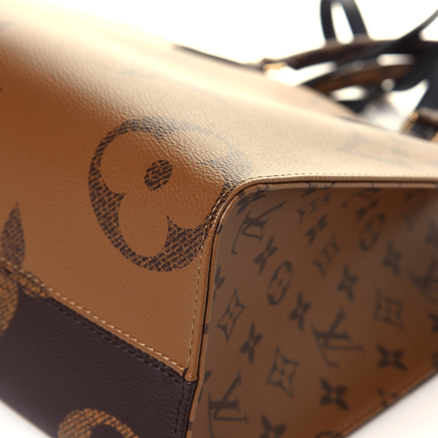 Reverse Monogram Giant Onthego MM